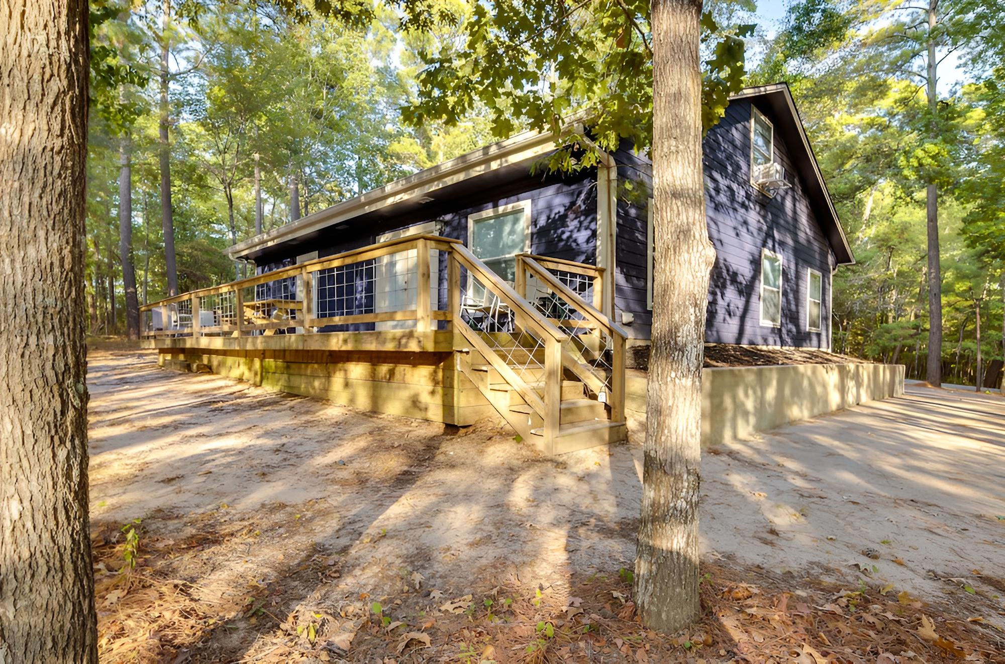 Lake Livingston Cabin: Half-mi to the Water!