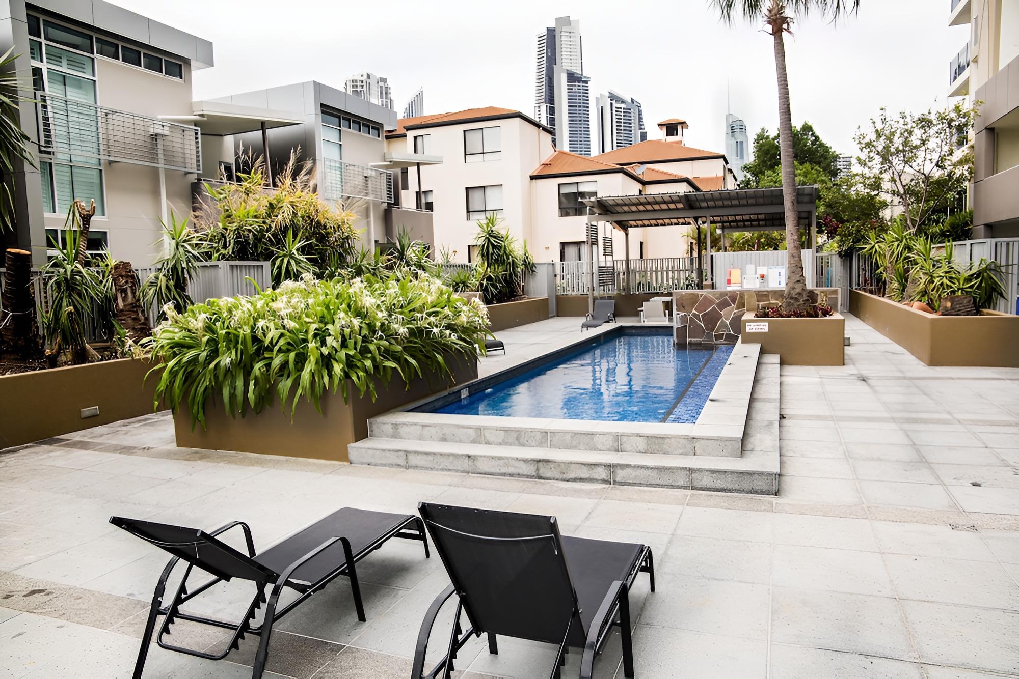 Surfers Paradise Suite with Pool and Spa