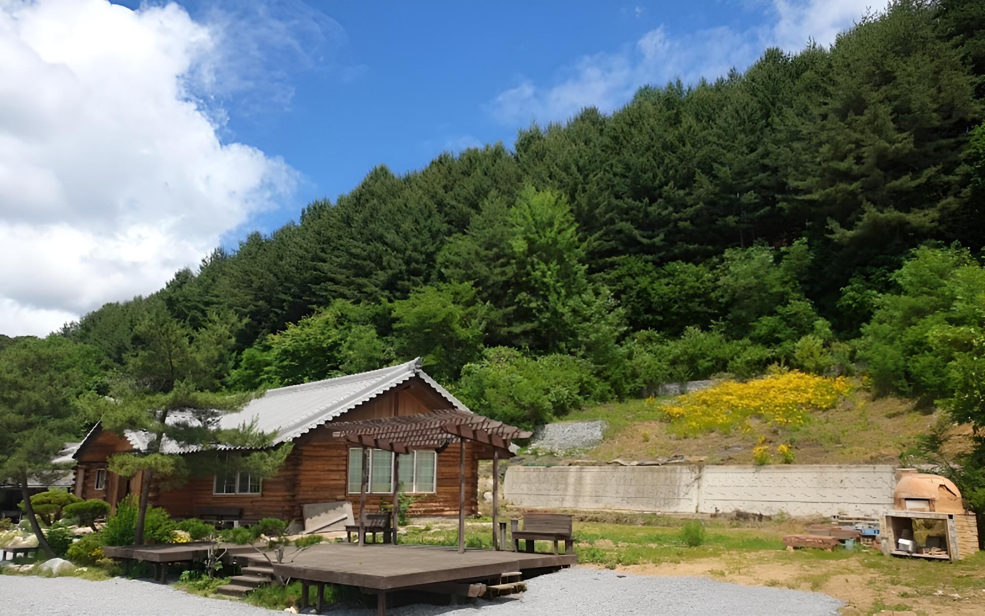 Pyeongchang Hwangtogudeulmaeul Pension