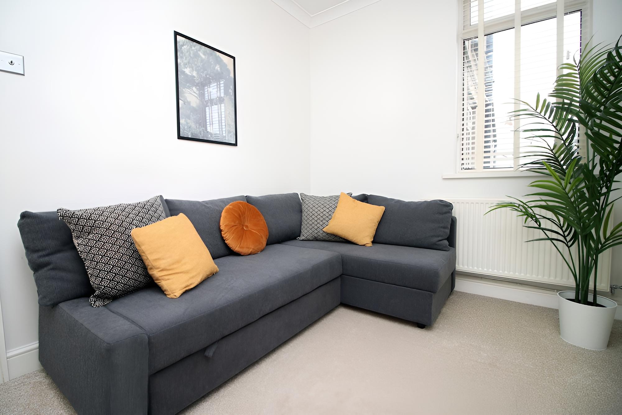 Cardiff Vacations - Mawr Terrace by Ty SA -NEW sleeps 8 - Property Image 2