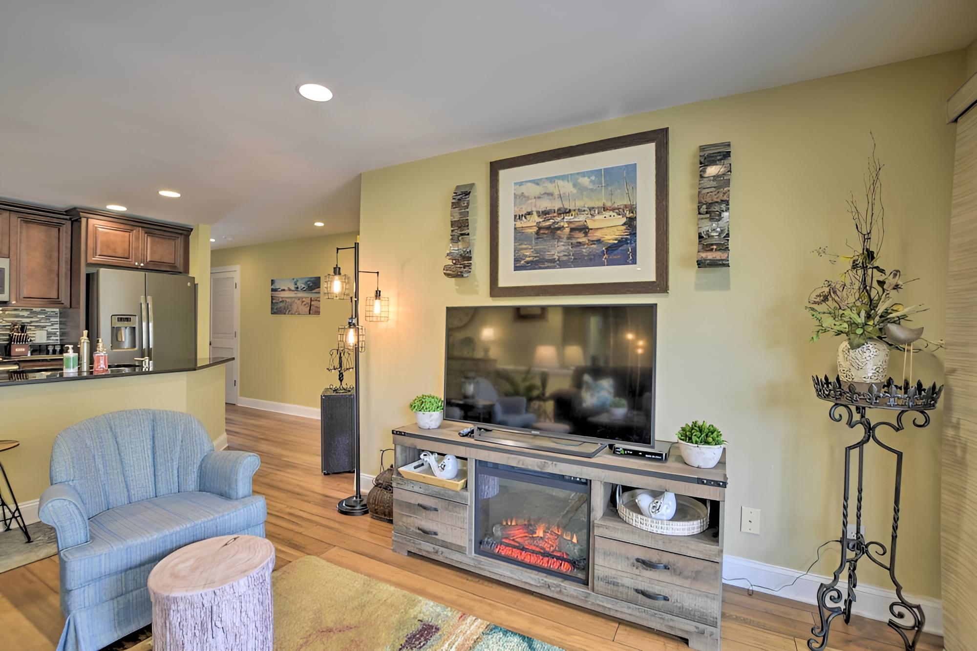 Calabash Condo w/ Large Balcony & Pool Access