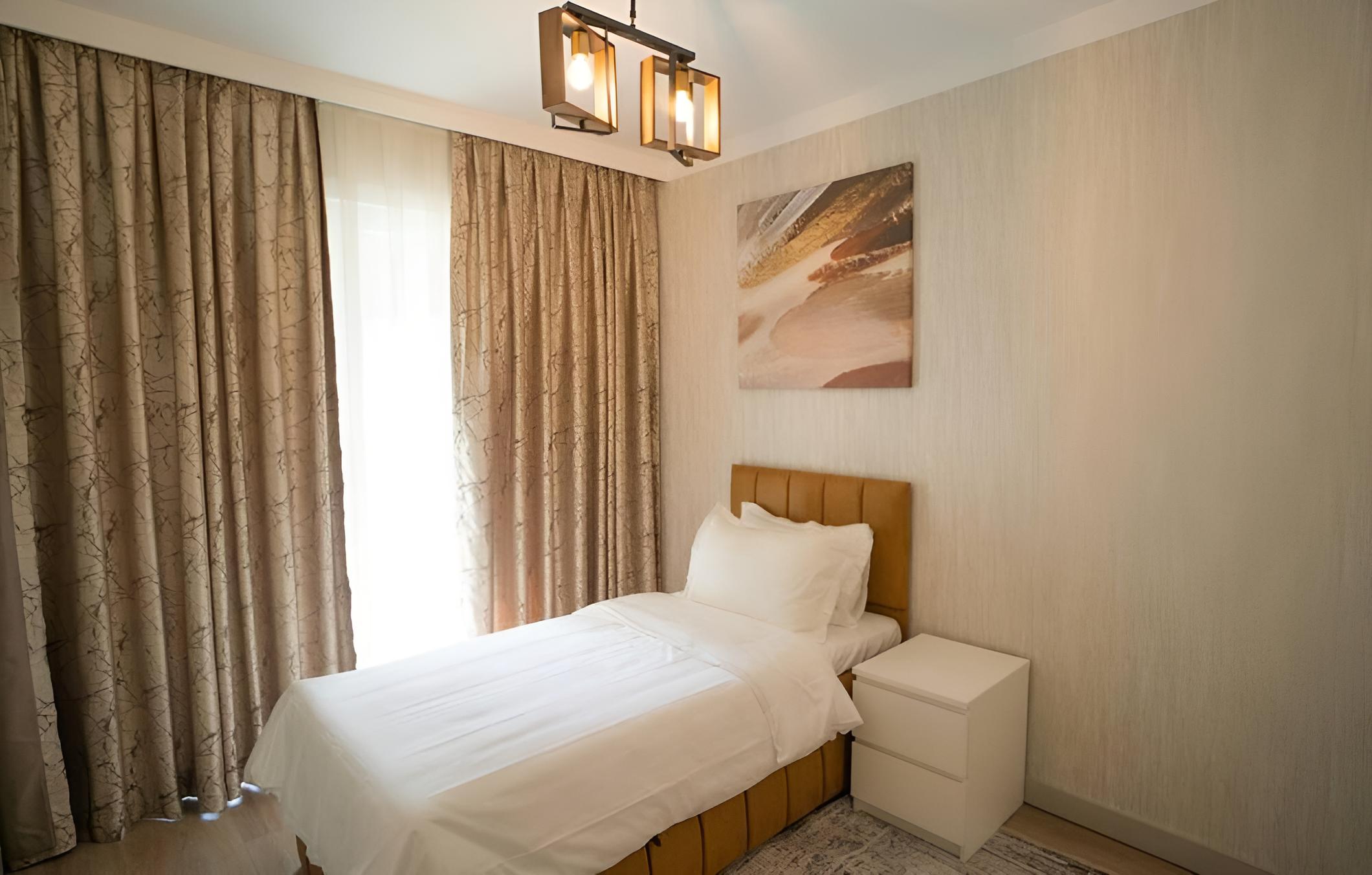 3 B Luxury Apt Near Arena Park AVM