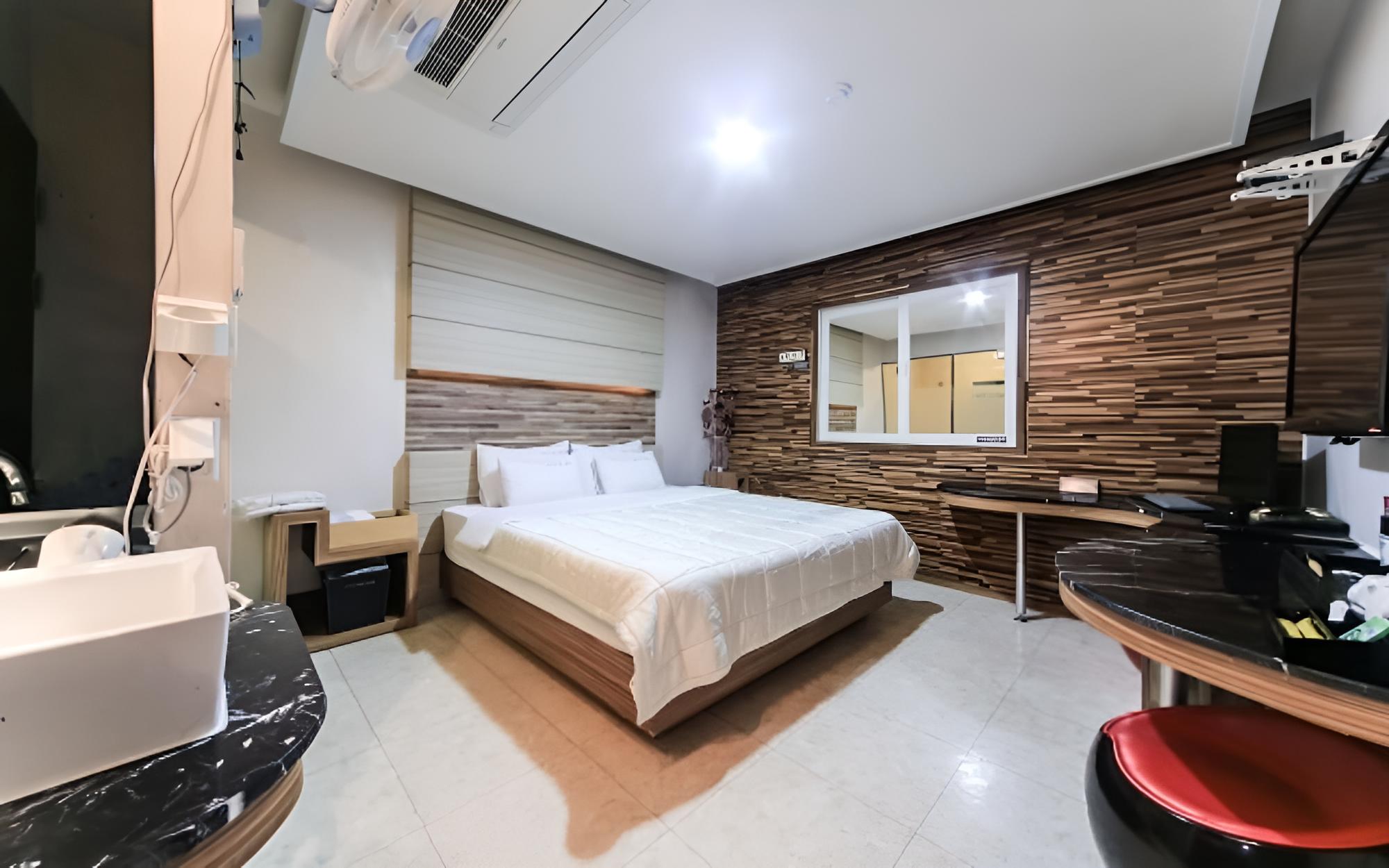The Lux Tourism Hotel Geoje