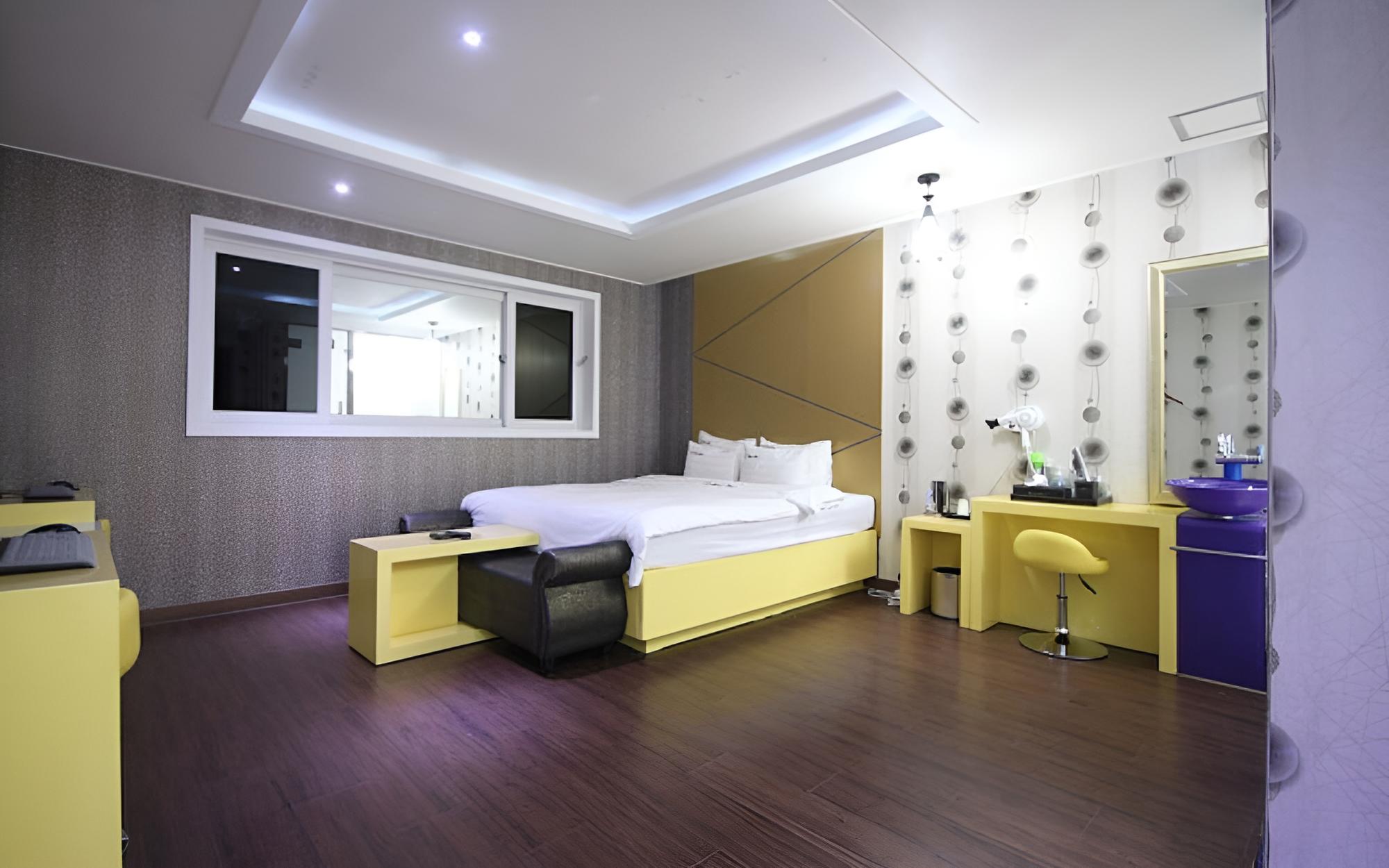 Jeonju Deokjin-dong Hotel Hidden view 5