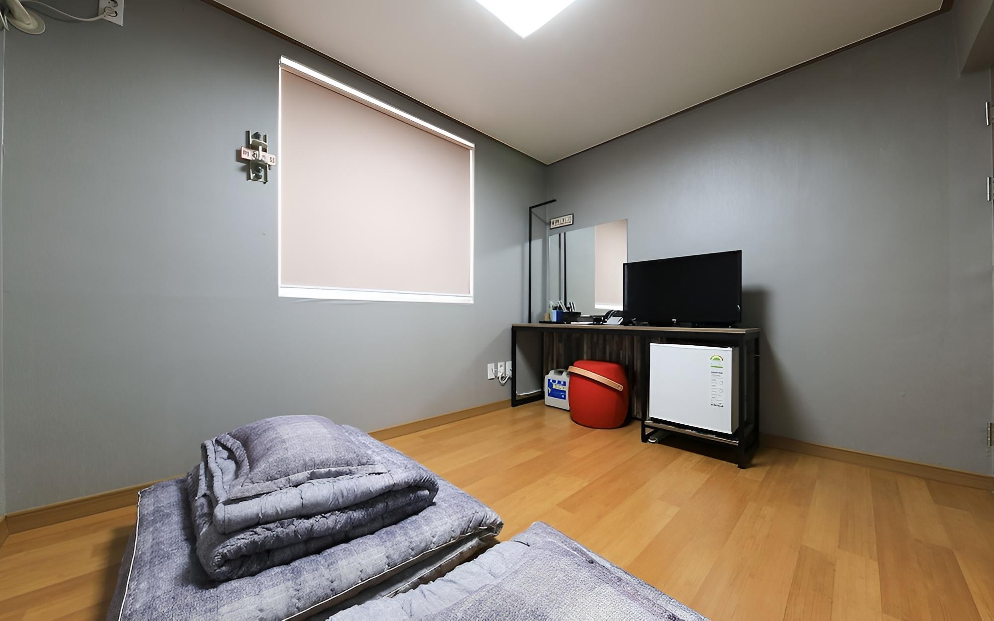 Buyeo Hongsan 3F Motel