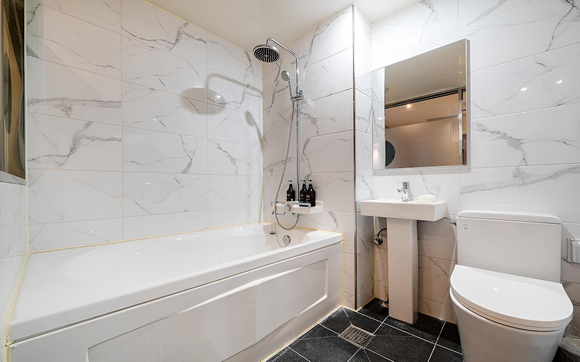 Guri C Hotel
