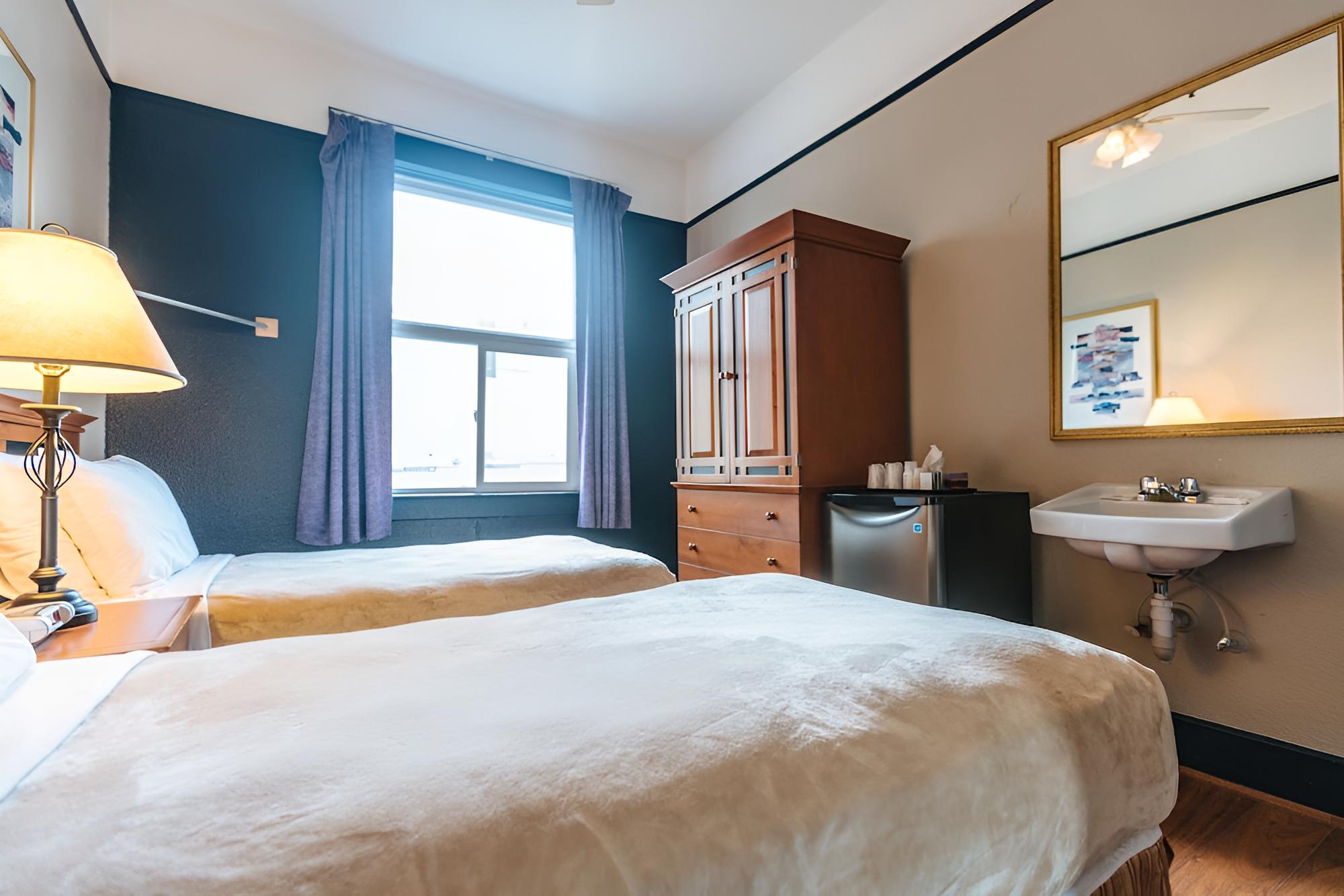 Hotel Ambassador - Hostel