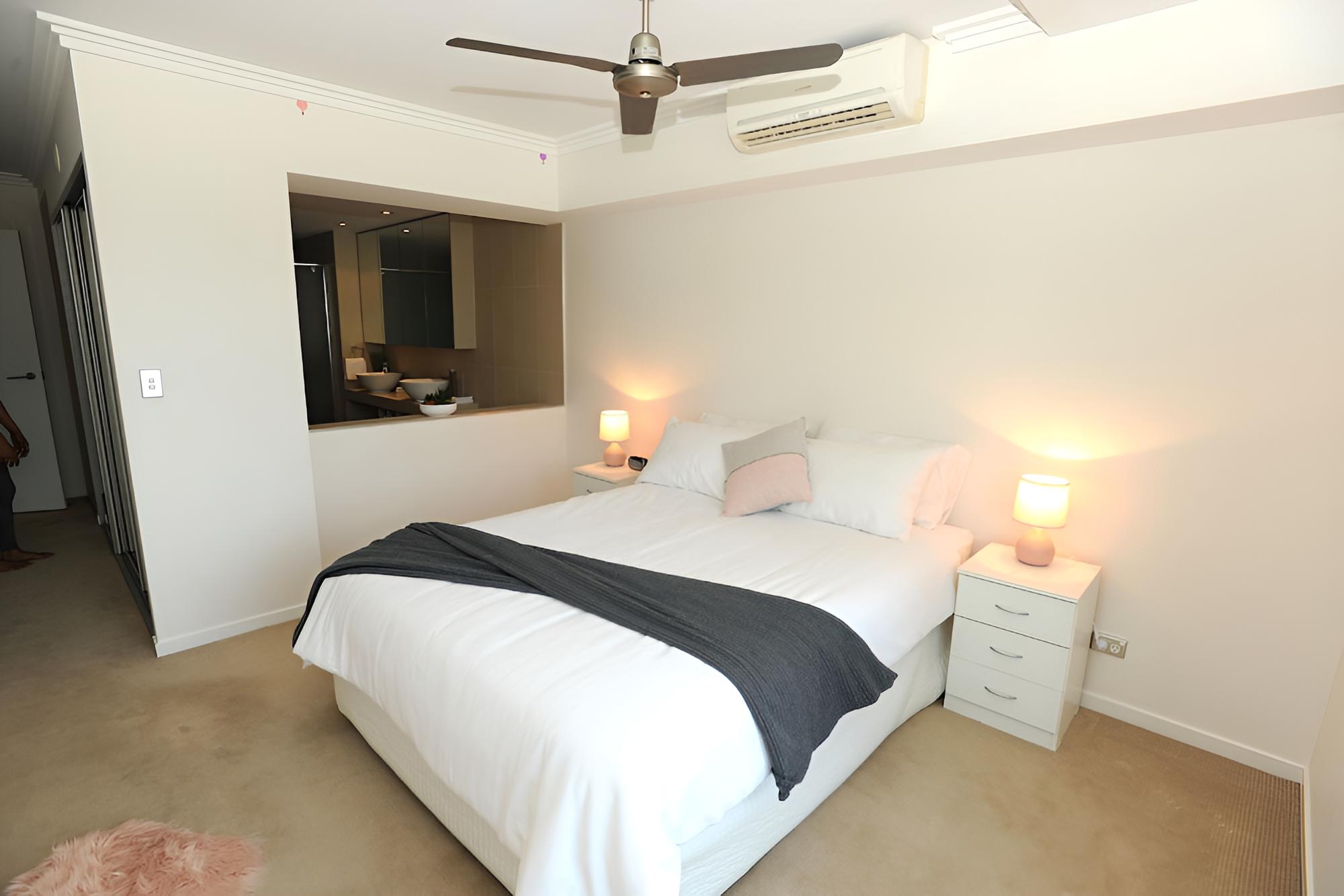 Surfers Paradise Suite with Pool and Spa