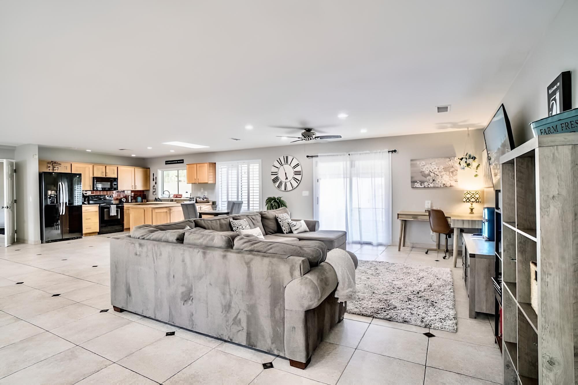 Desert Oasis - Heated Pool, Huge Patio, Arcade! view 3