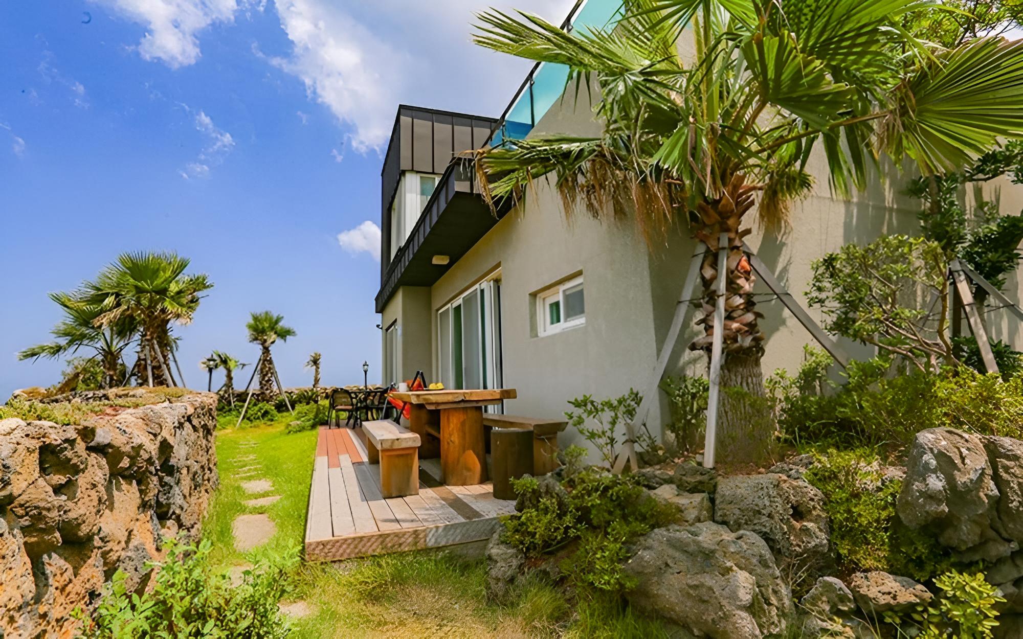 Jeju Castle Blackstone Pension view 5