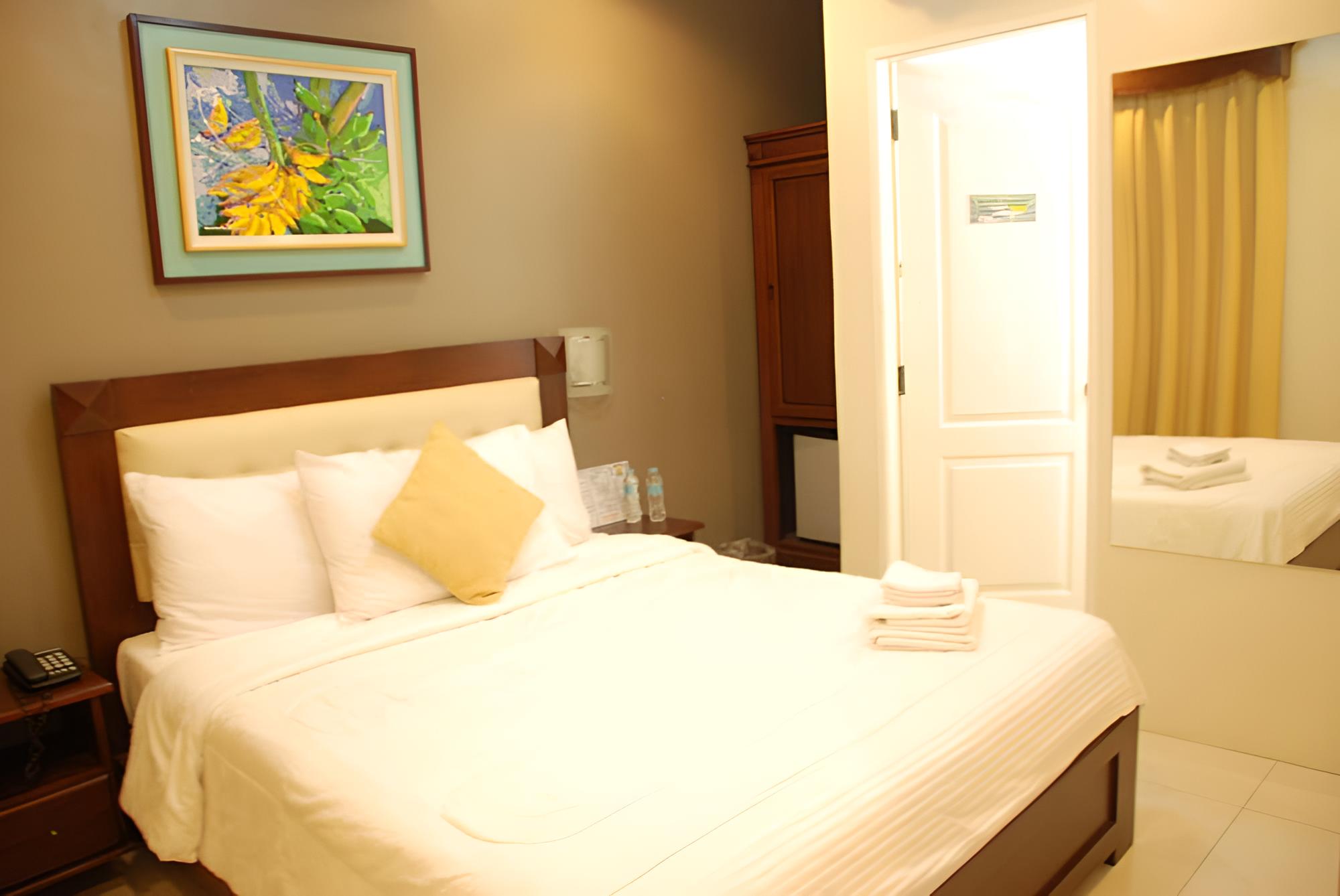 El Paso Vacation Rental: 4 Mi to Downtown!