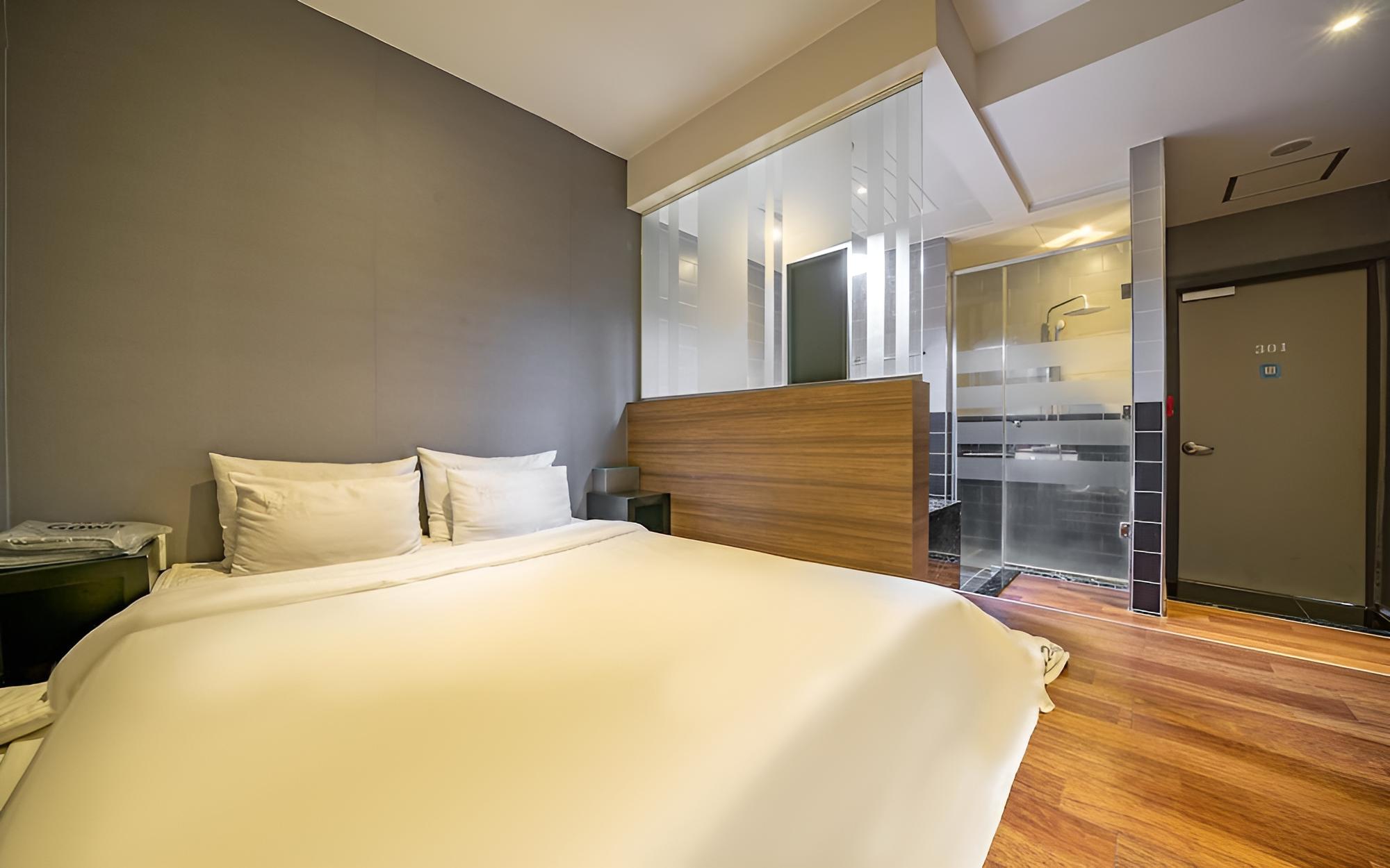 Changwon V3 Self Check-in Motel view 4