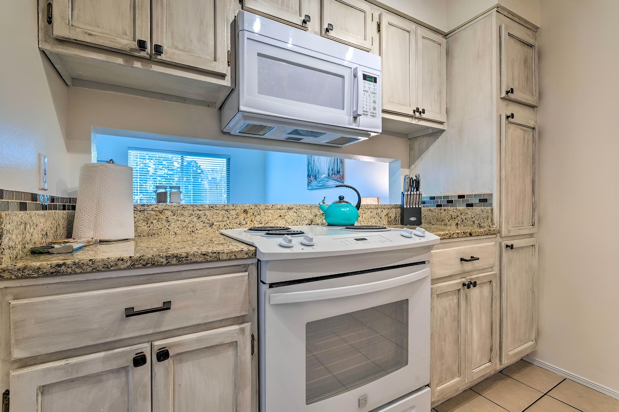 Quaint Hot Springs Condo on Lake Hamilton!
