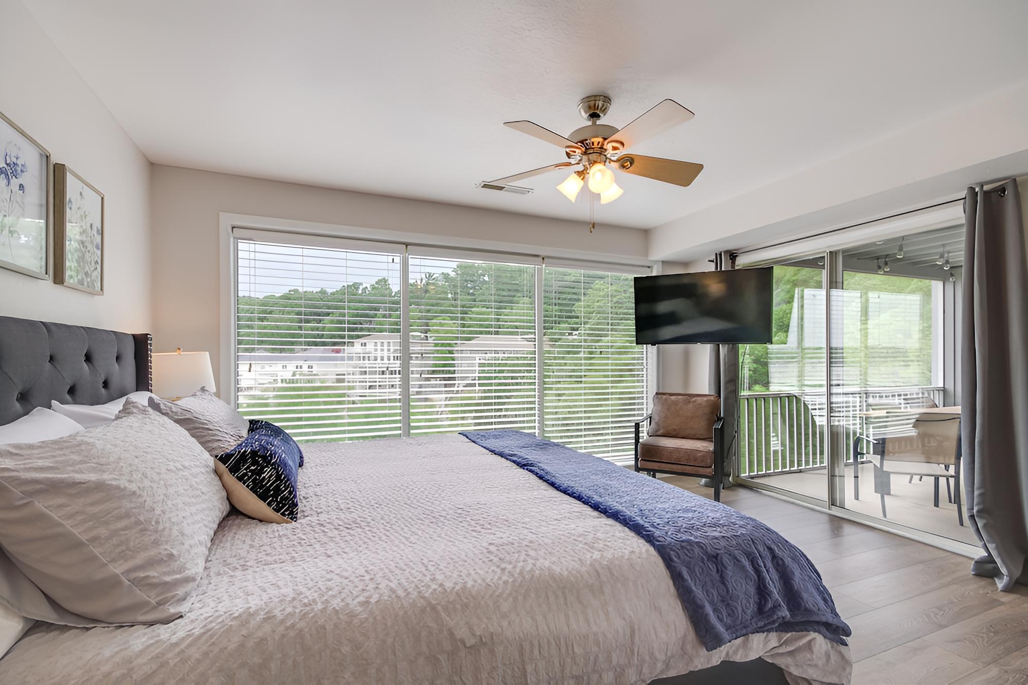 Lake of the Ozarks Waterfront Condo: Seasonal Pool