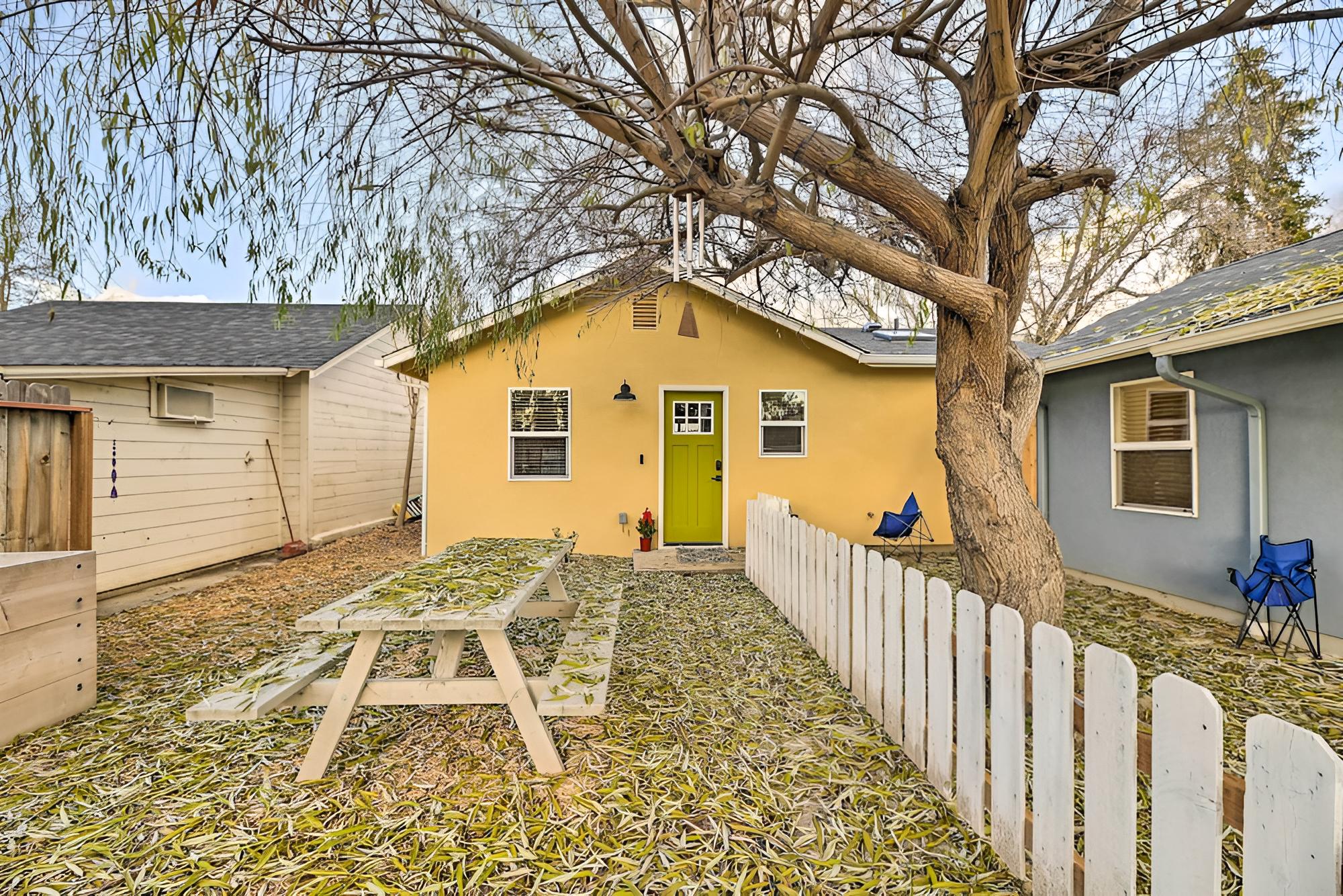 Grants Pass Home ~ 1/2 Mi to Rogue River!