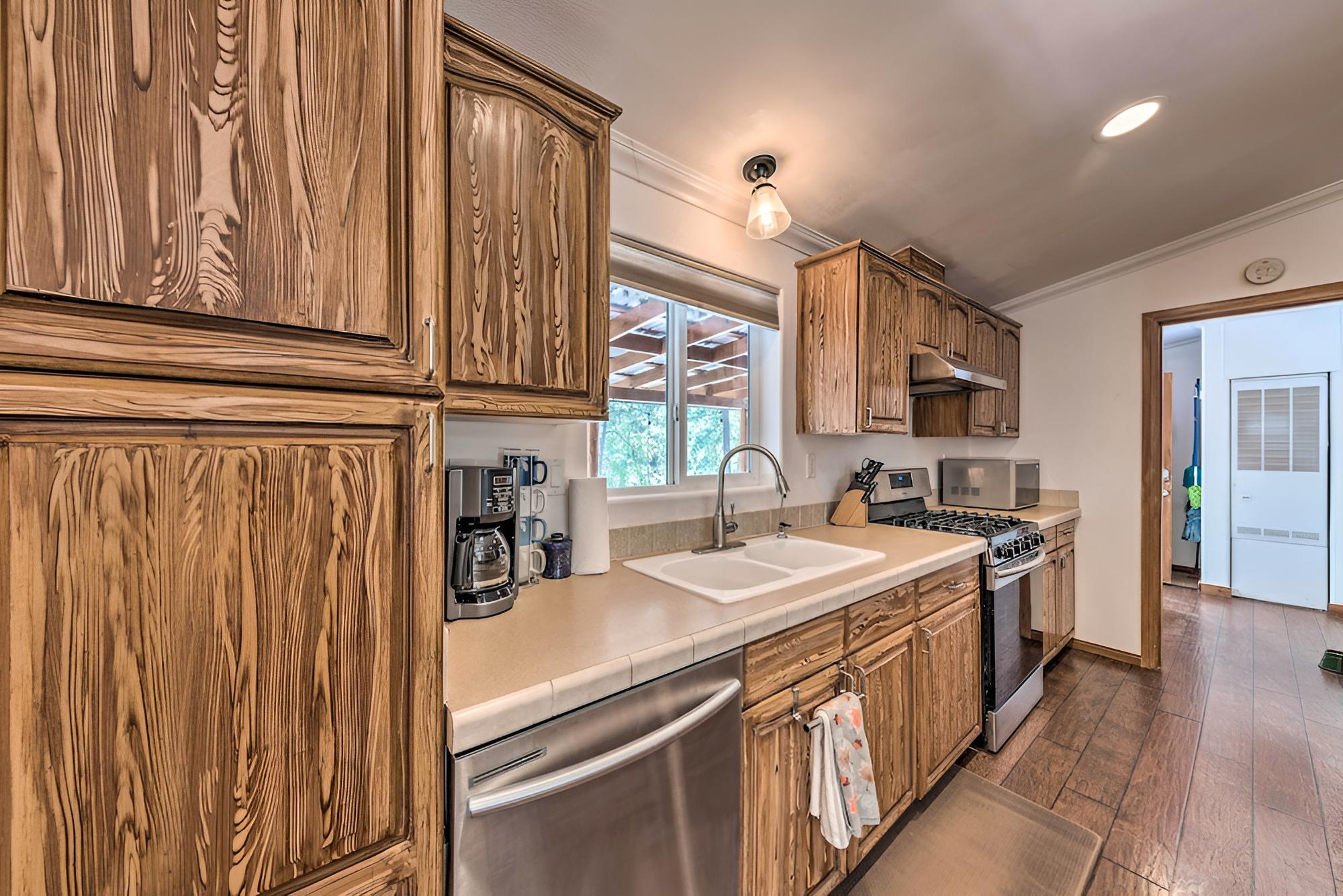 Tree-lined Alto Cabin: Near Parks & Trails!