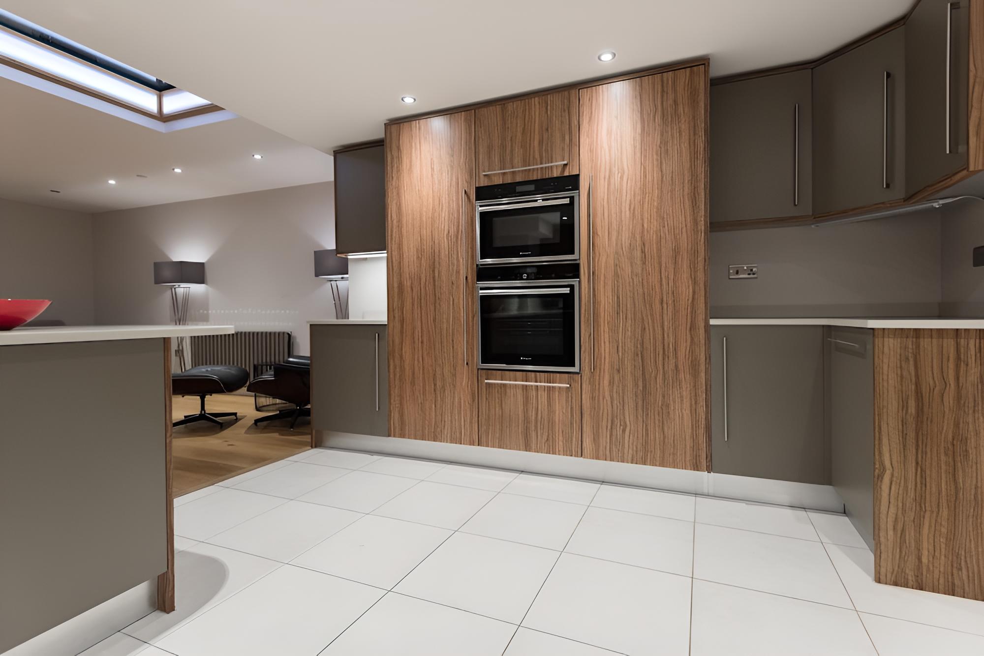 The Escalier Mews - Stunning 3BDR Mews Home Flooded with Natural Light