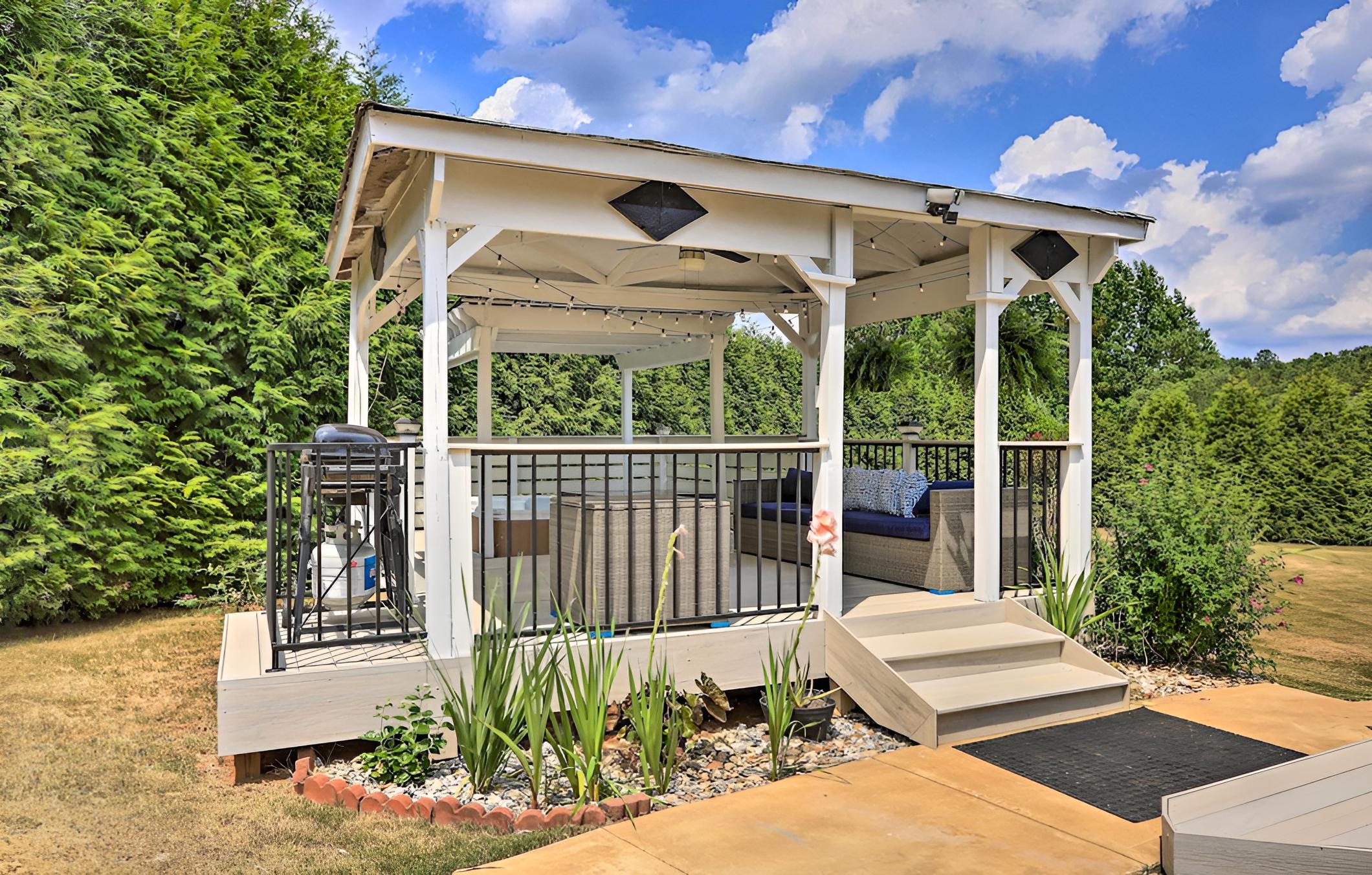 Beautiful Hampton Home w/ Gazebo & Backyard!