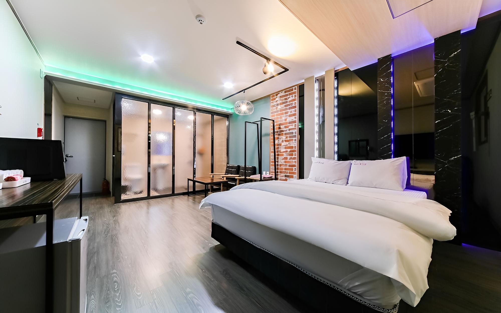 Yeongcheon CL Hotel