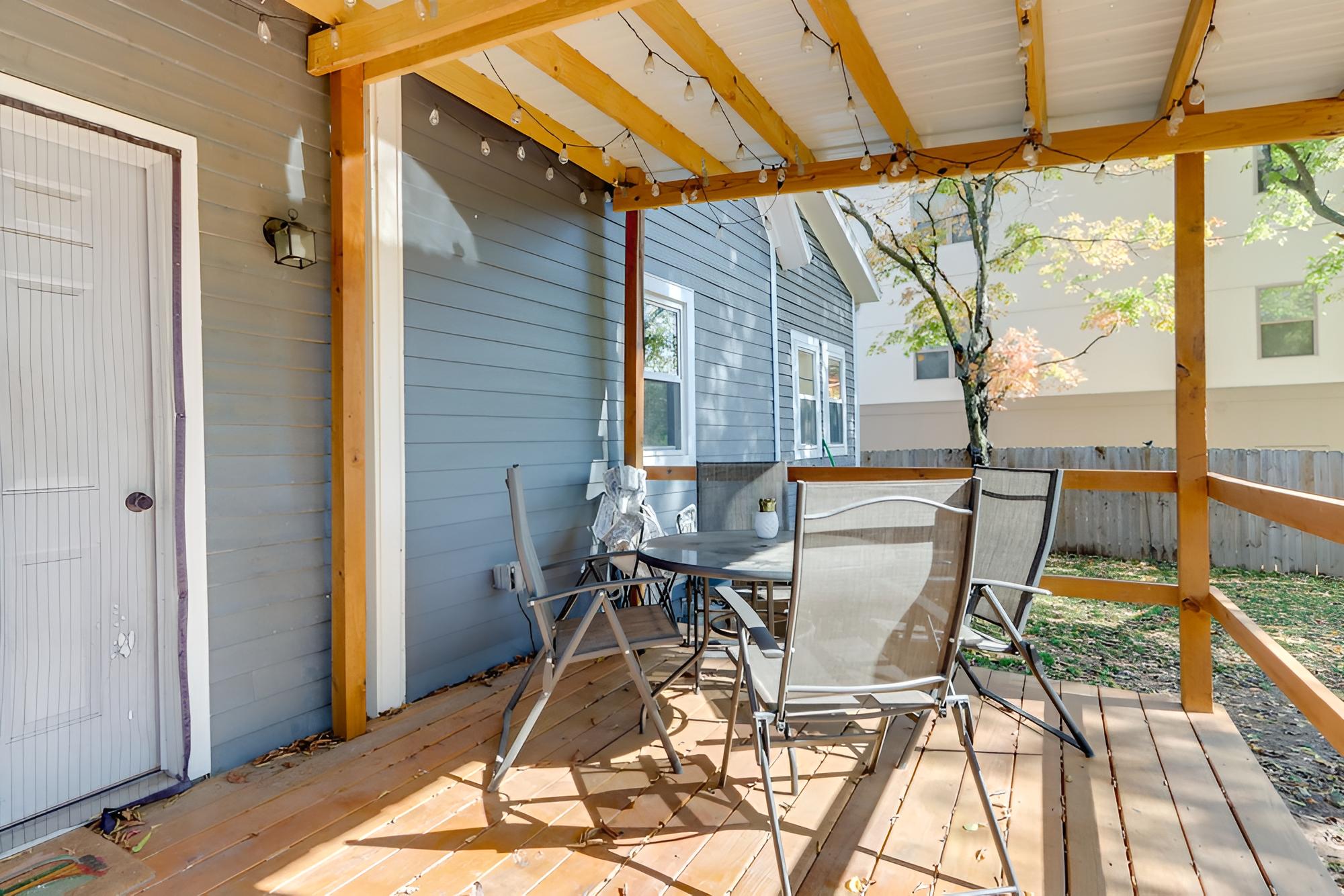 Fayetteville Home: 1 Mi to University of Arkansas!