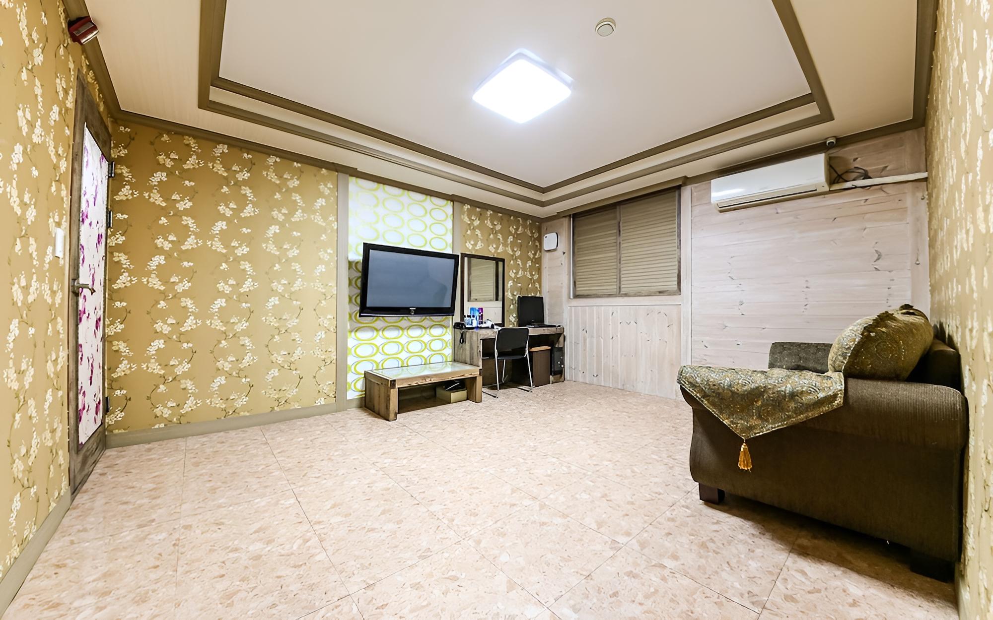 Buan Gyeokpo Chaeseok Resotel Oakville