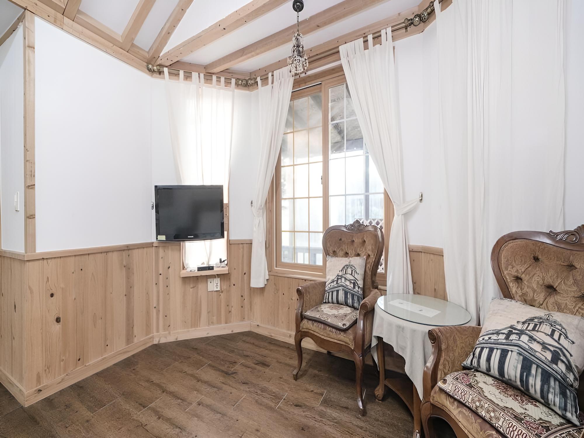 Taean Seip Clover Pension