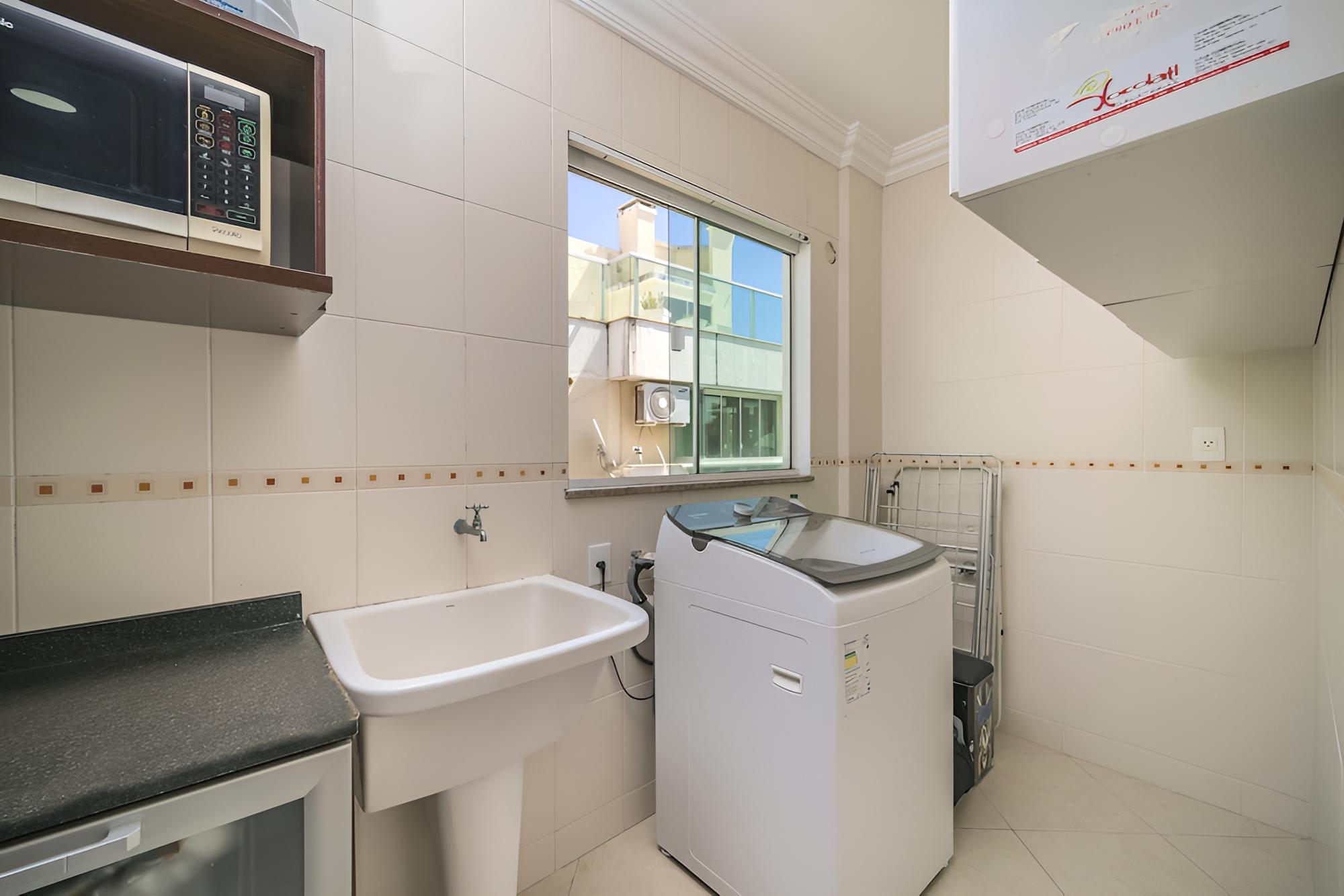 896 - Cobertura com piscina e vista mar