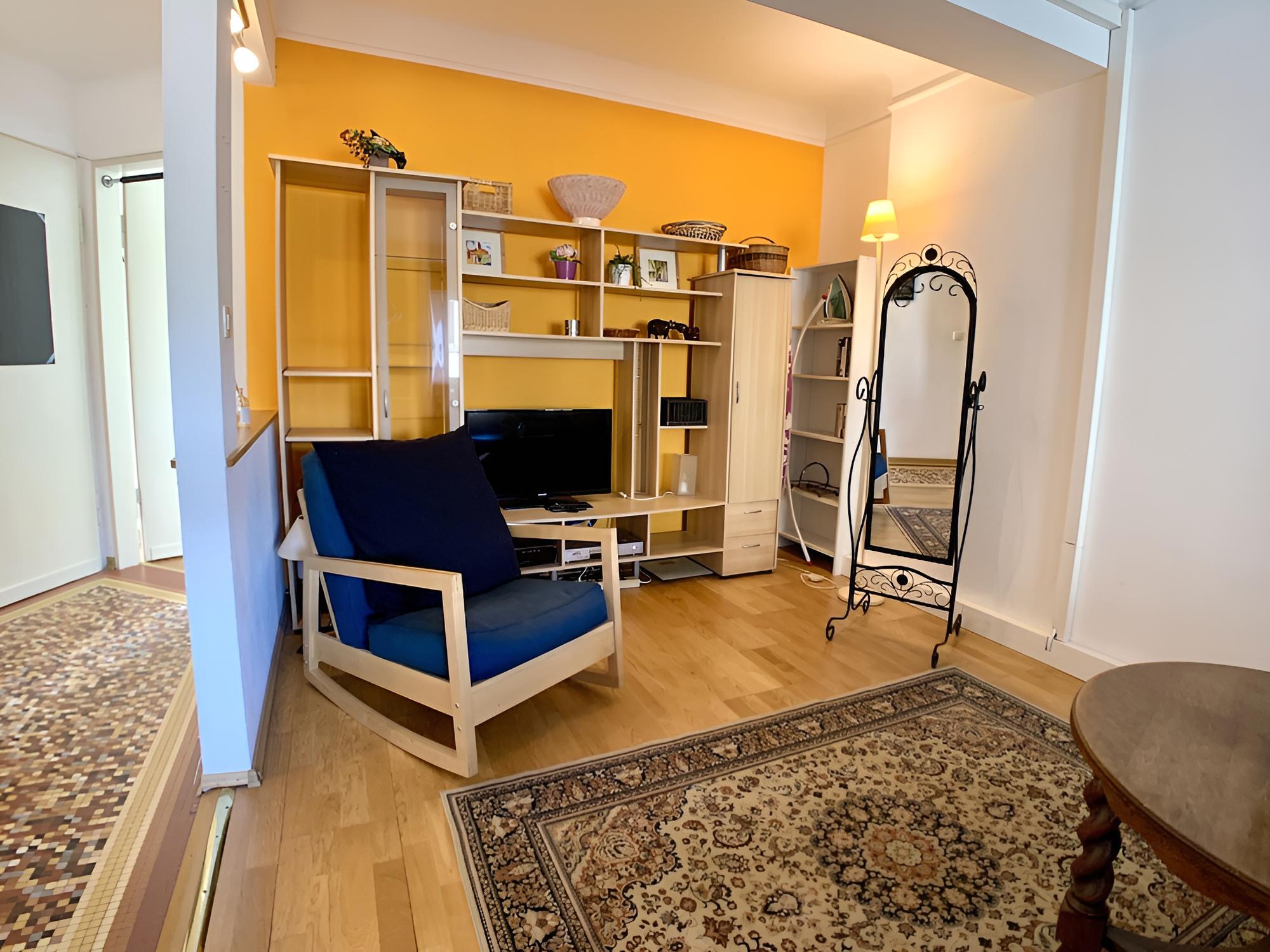 Bright 1BR Apartment City Center view 4