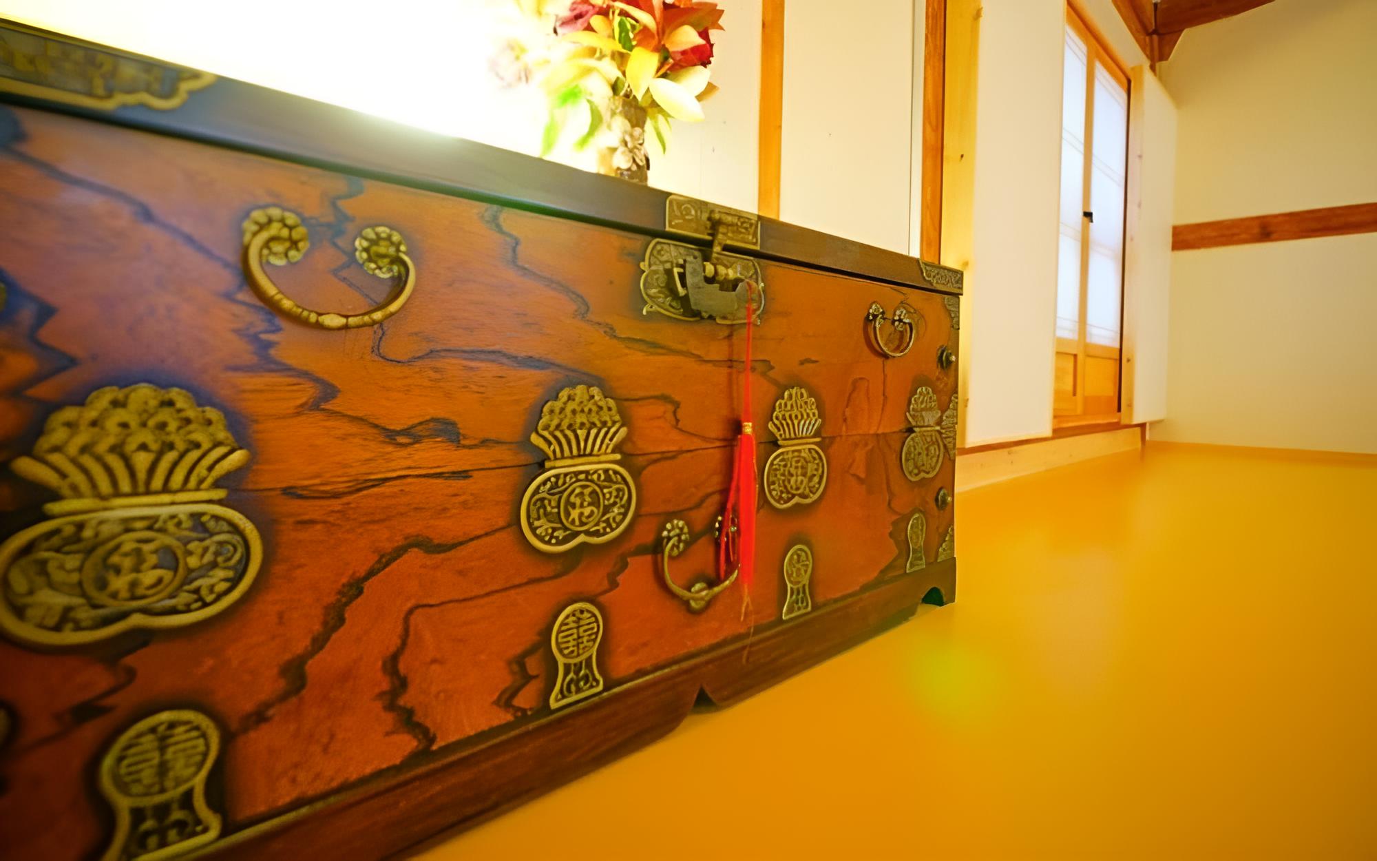 Jeonju Deokindang and Su Guesthouse