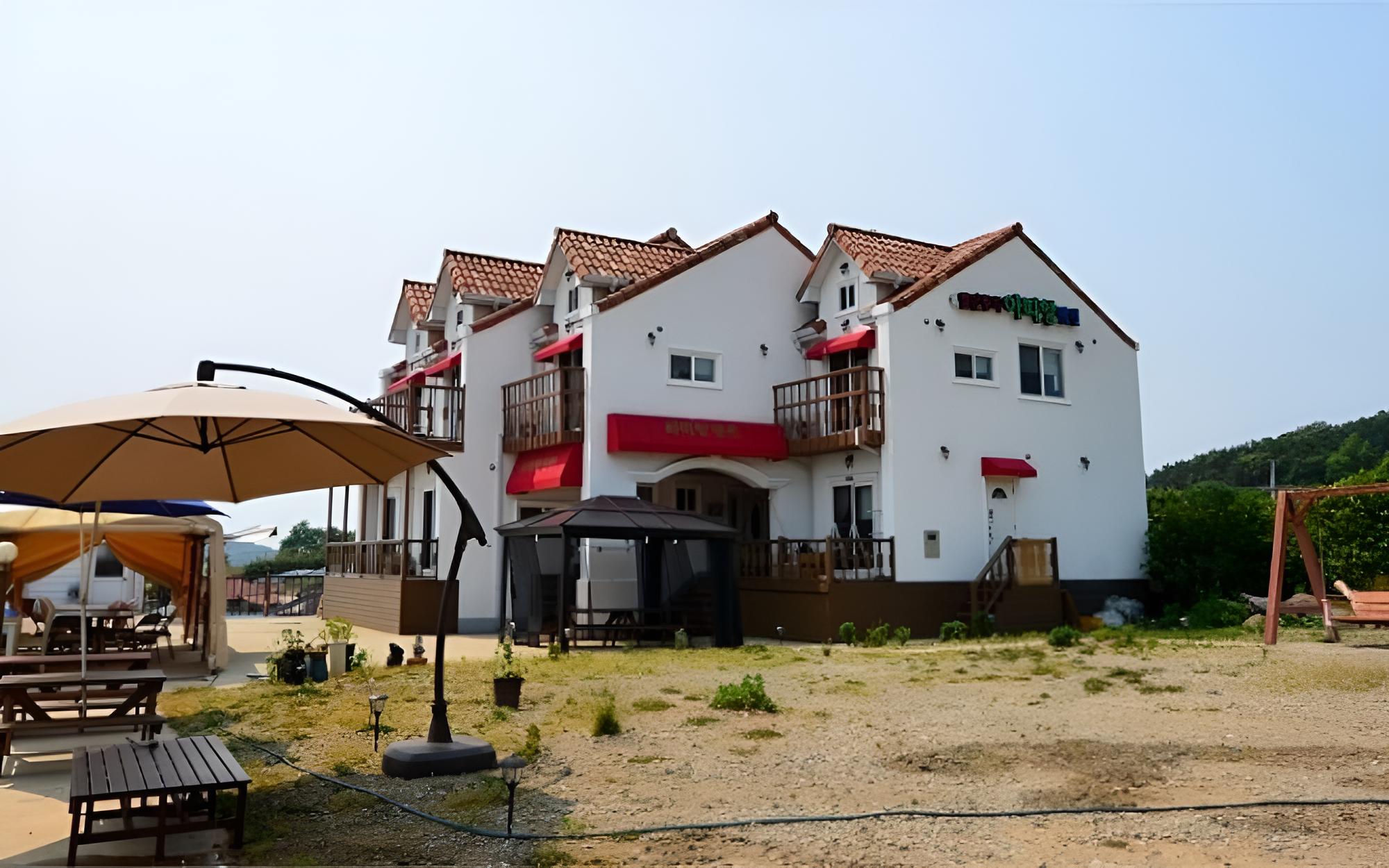 Seocheon Red Windmill Attiang Pension view 2