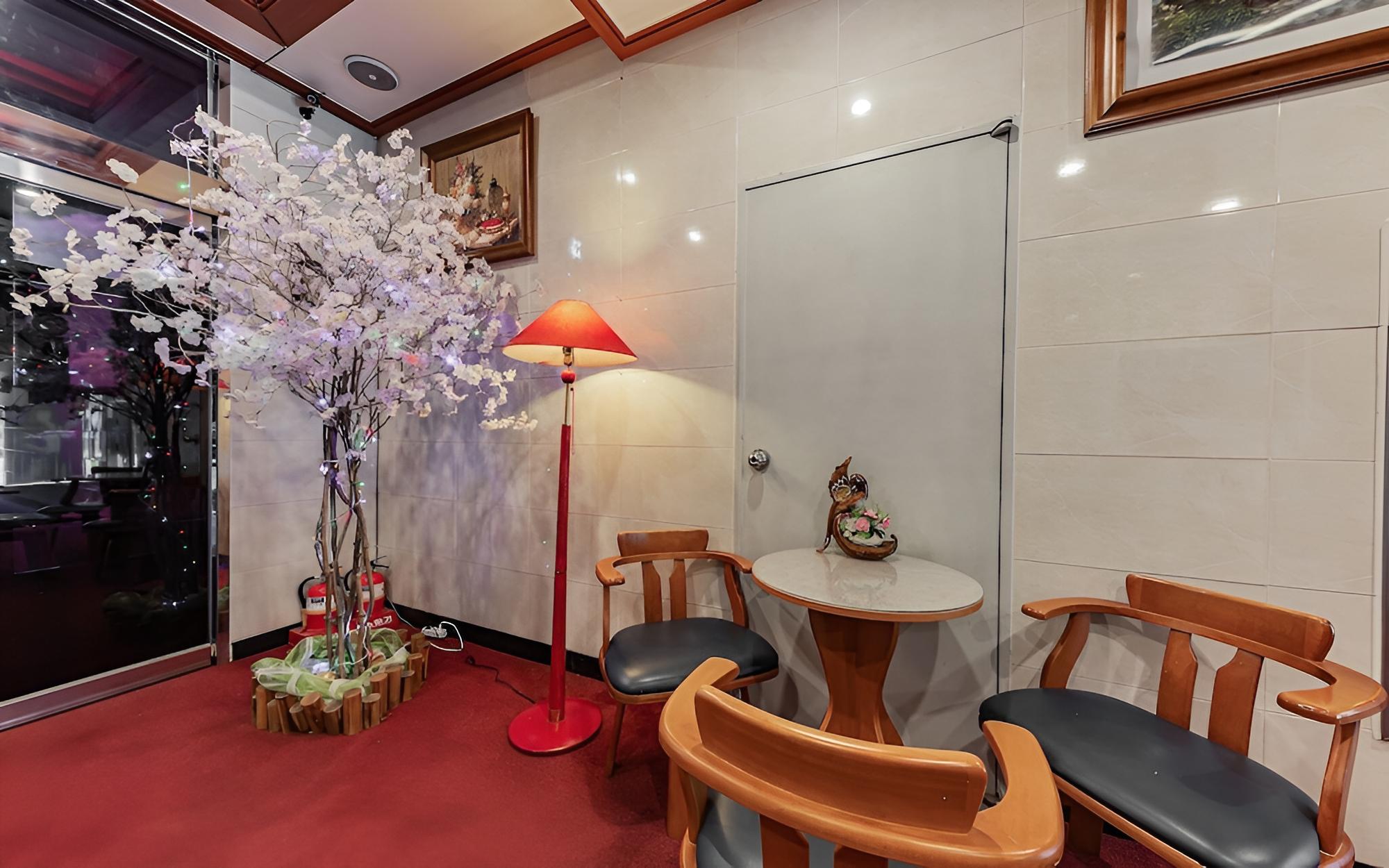 Gyeryong White Hotel view 4