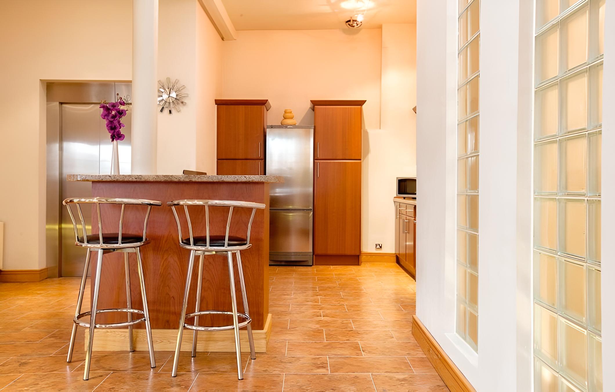 Exclusive Stunning Spacious Penthouse In The City view 2