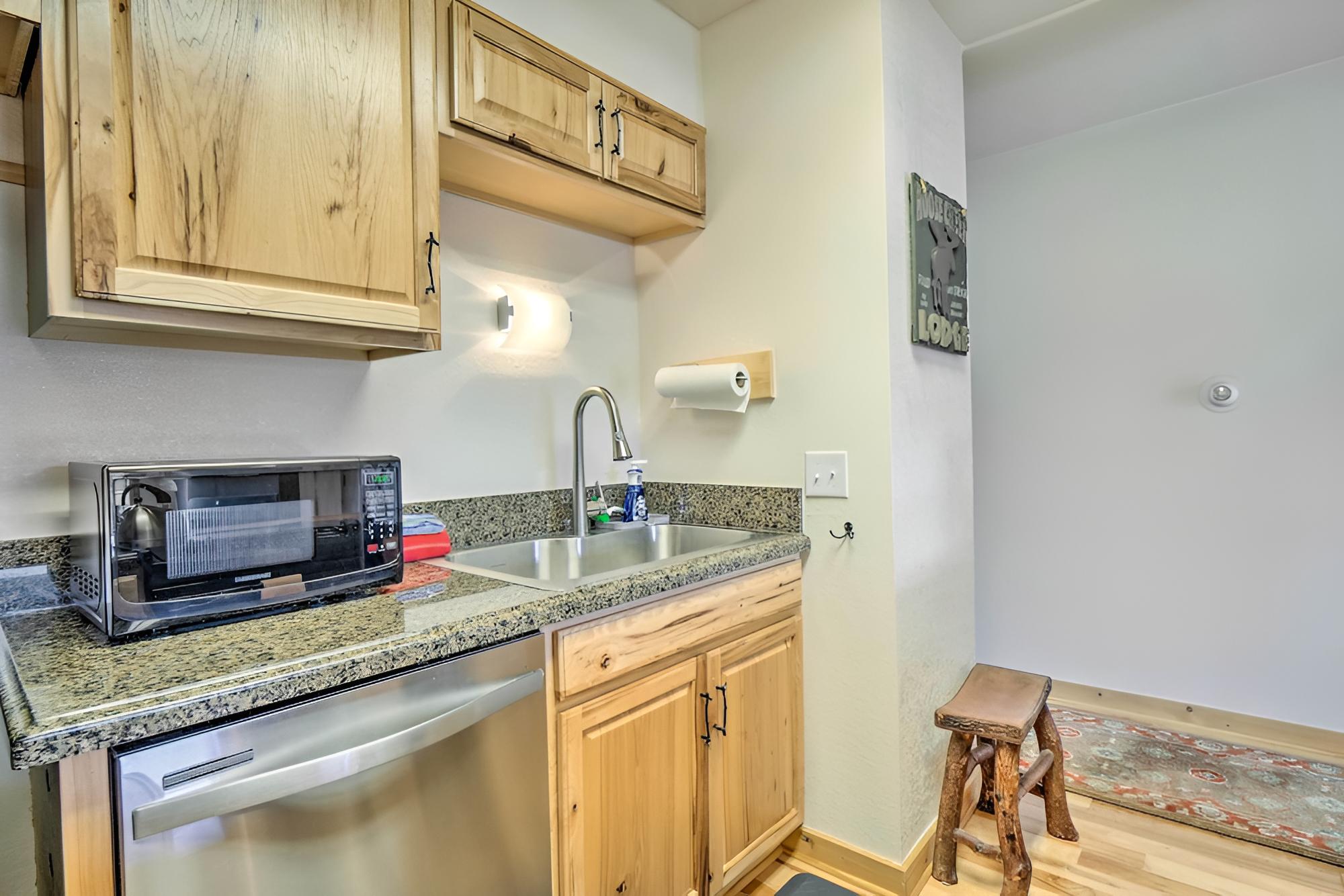 Dog-friendly Fraser Condo w/ View & Amenities