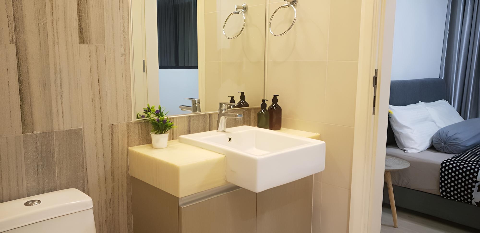 Panoramic 2BR at District One