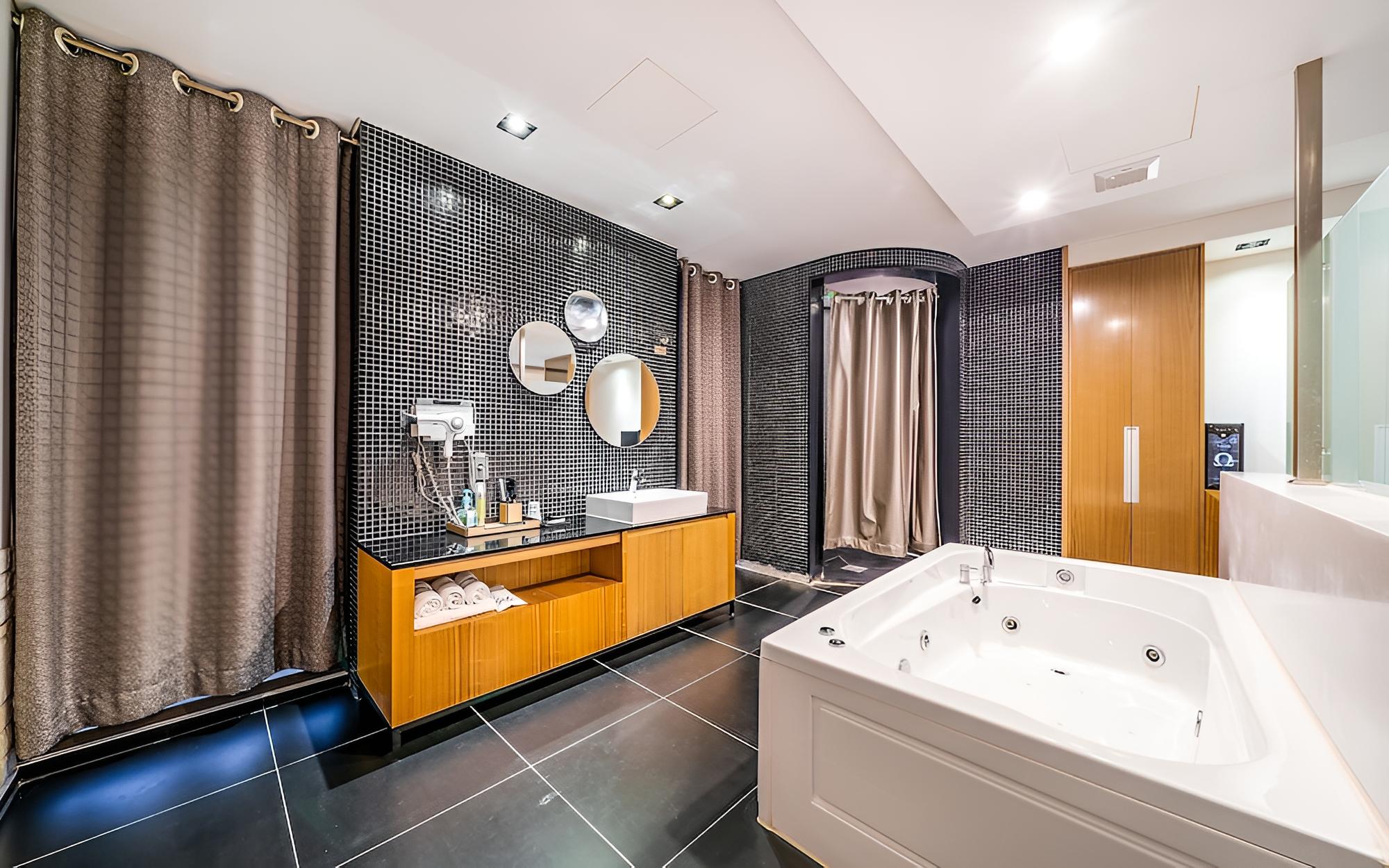 Incheon Ali Suite Hotel