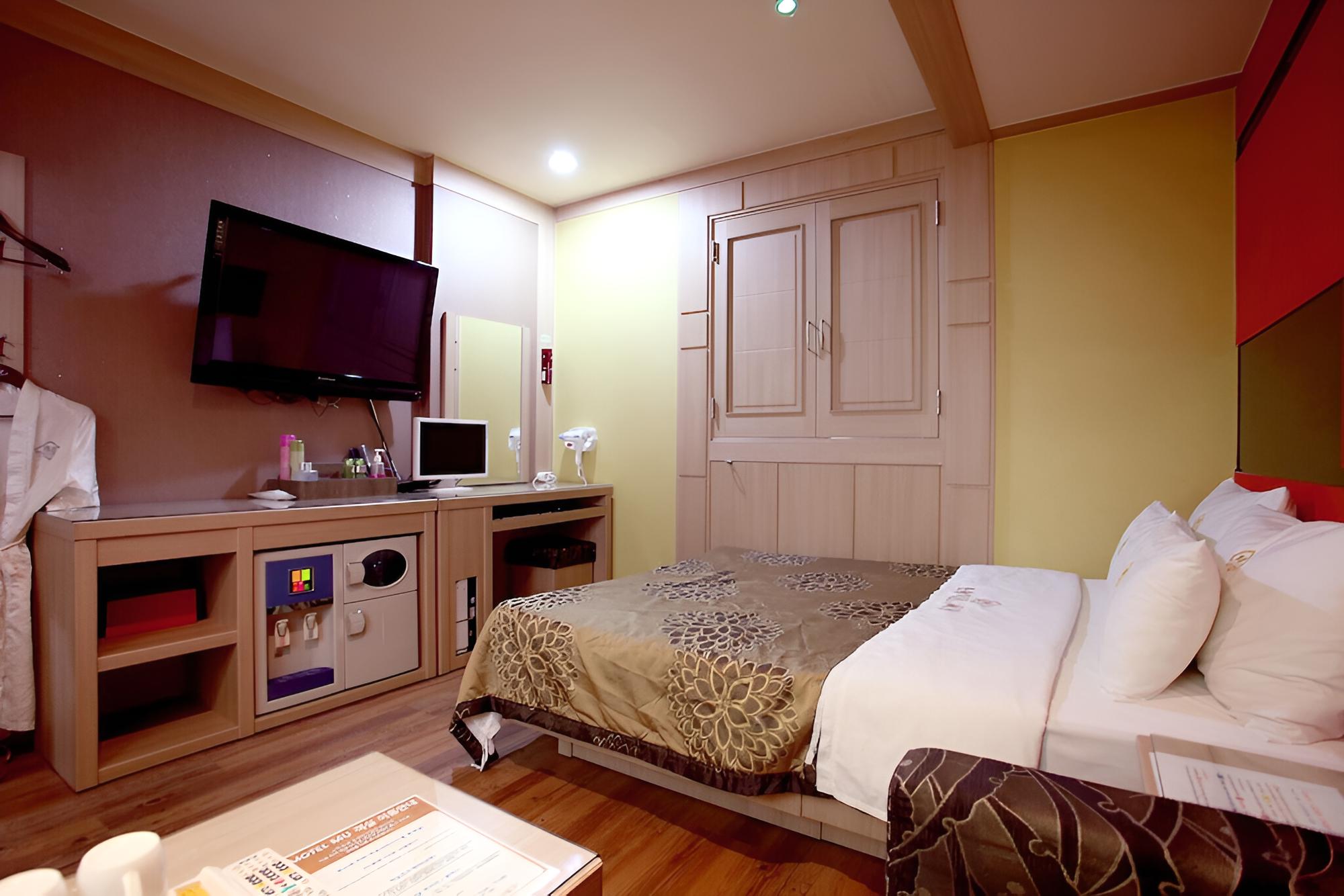 Photo 8
