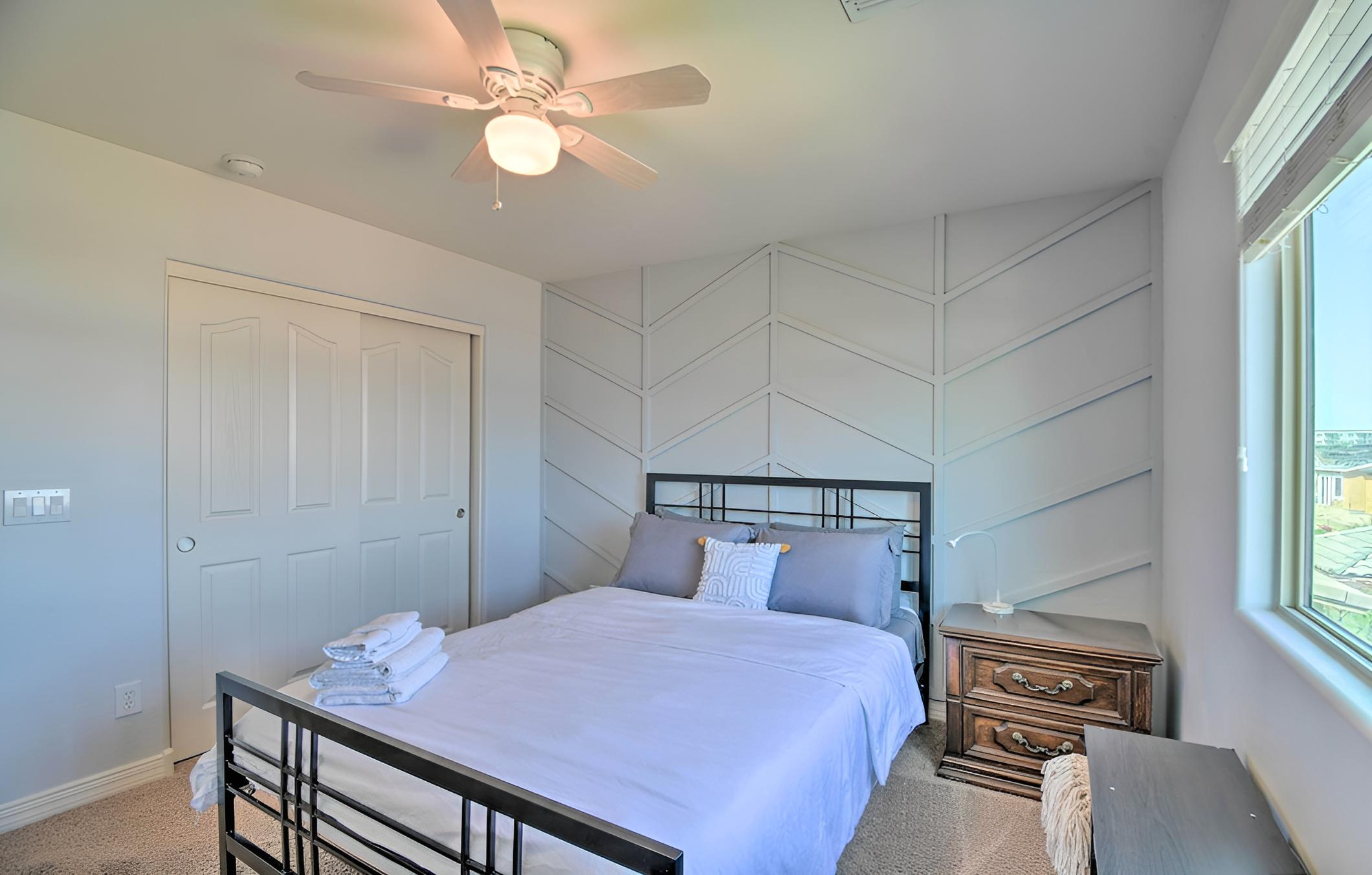 Glendale Home w/ Putting Green & Pool Access!