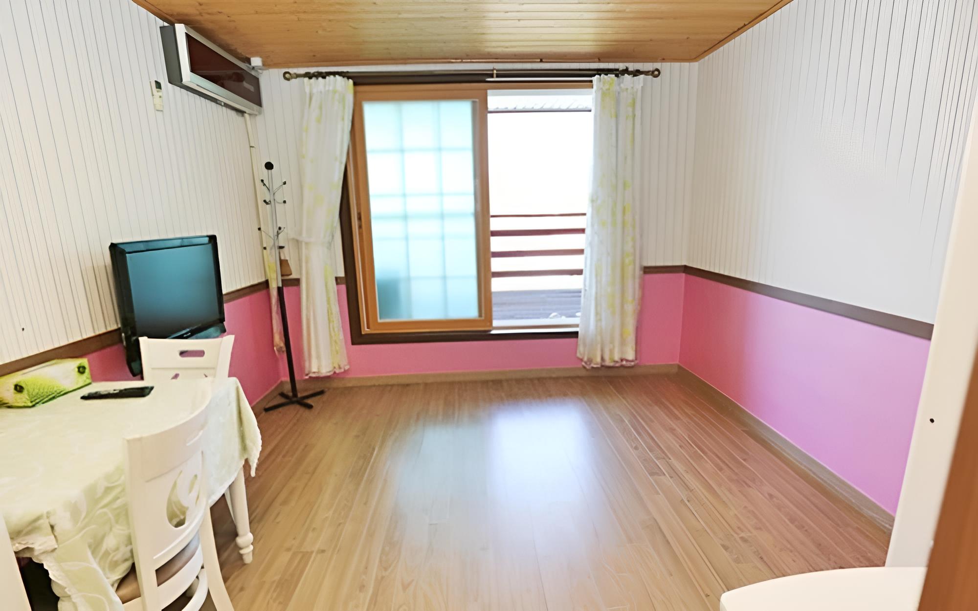 Boryeong Blue Heights Pension view 4