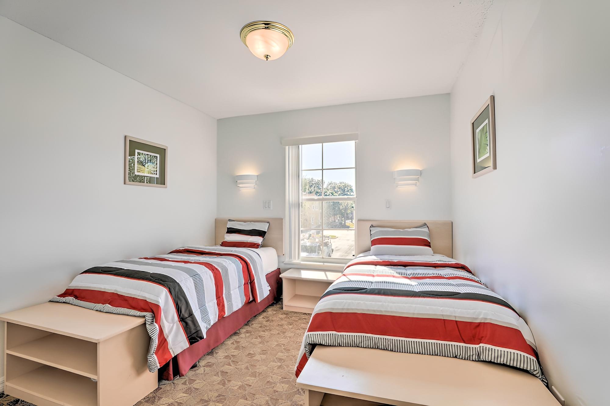 Kissimmee Townhome w/ Balcony, 7 Miles to Disney!