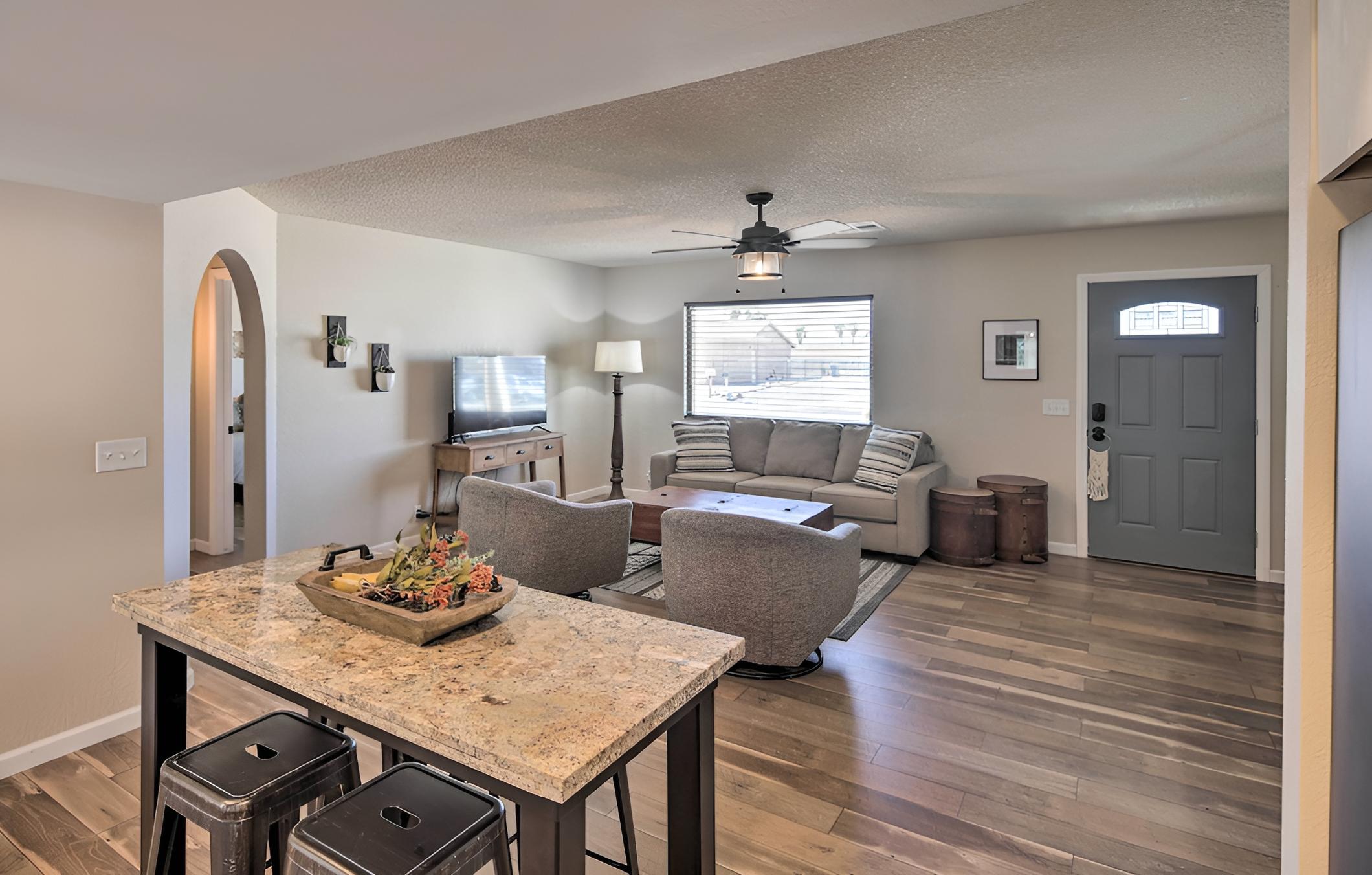 Updated Home W/patio, 5 Mins to Lake Havasu!
