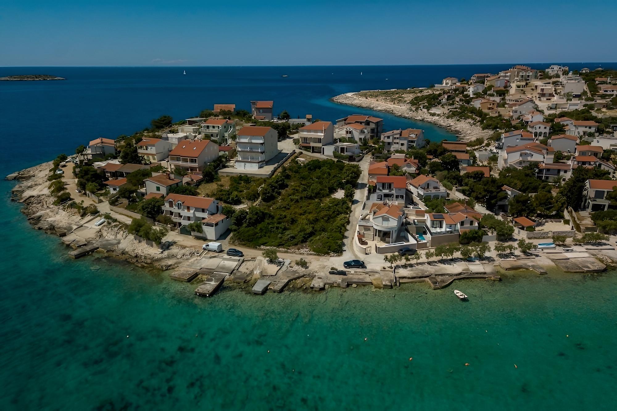 Goldie - 30 m From Beach - H