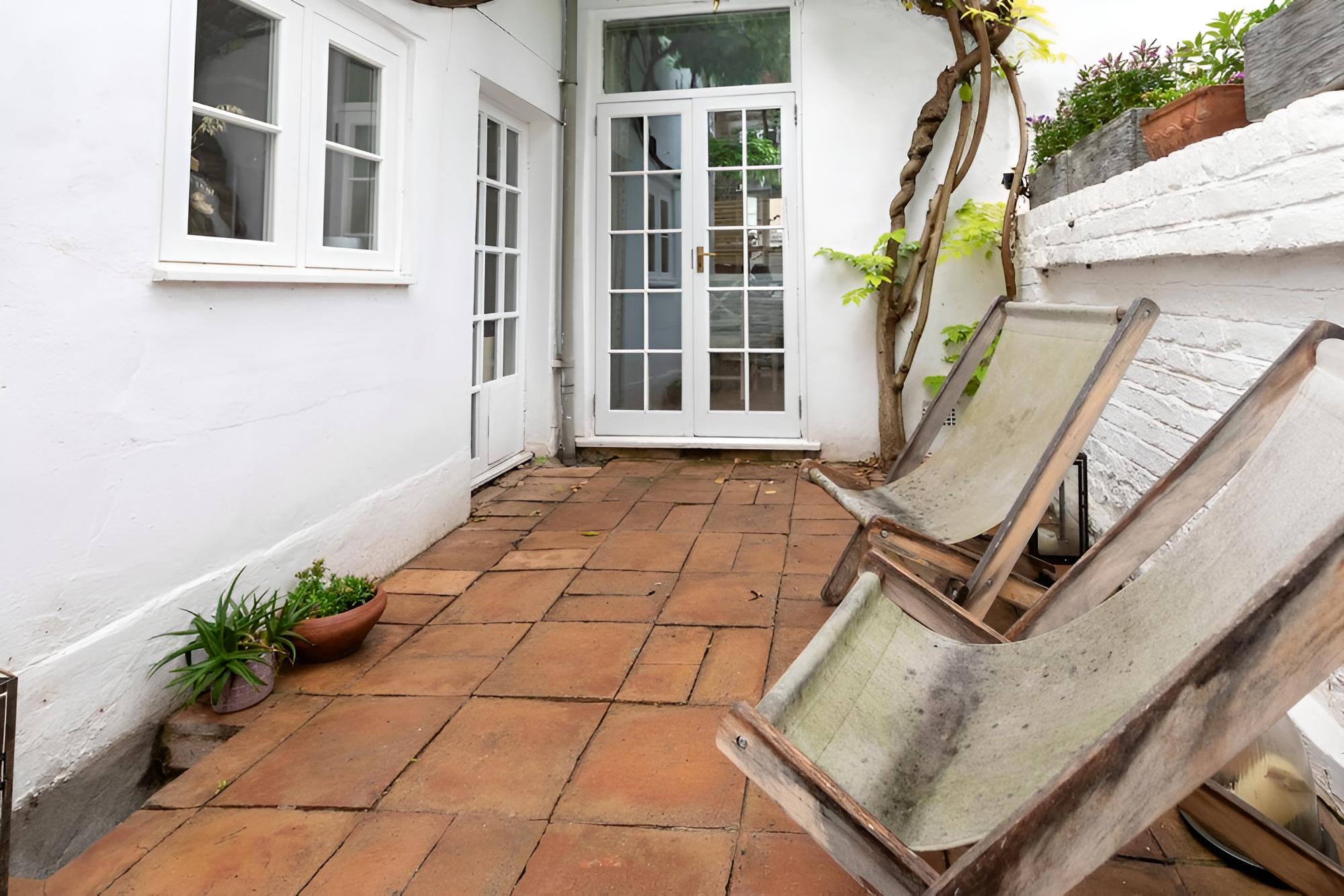 Vibrant 1BD Home With Outdoor Patio - Hammersmith! photo 3