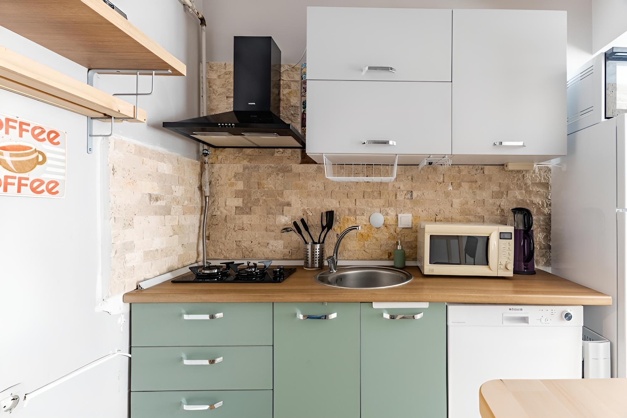 Comfortable House With a Cute Backyard in Kadikoy