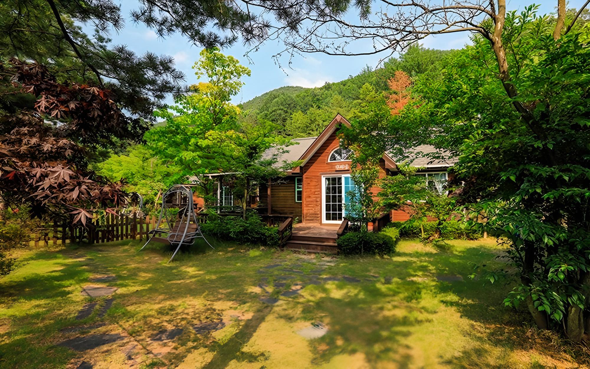 Muju Bandi Pension view 3