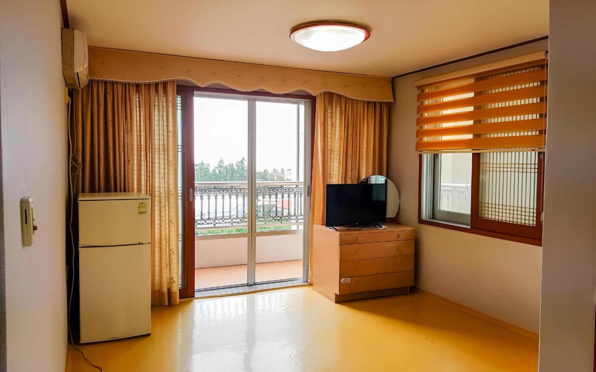Seogwipo Jayudosi Pension