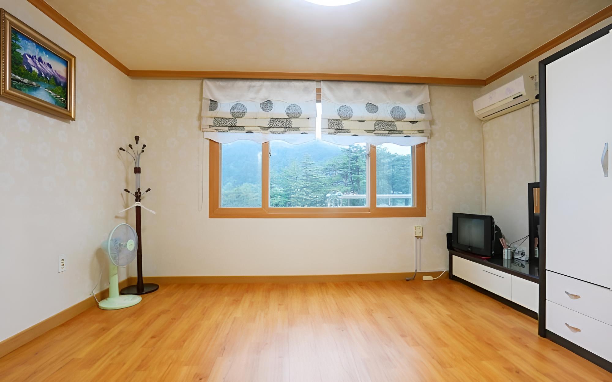 Yangyang Goyohan Kkottteul Pension view 5