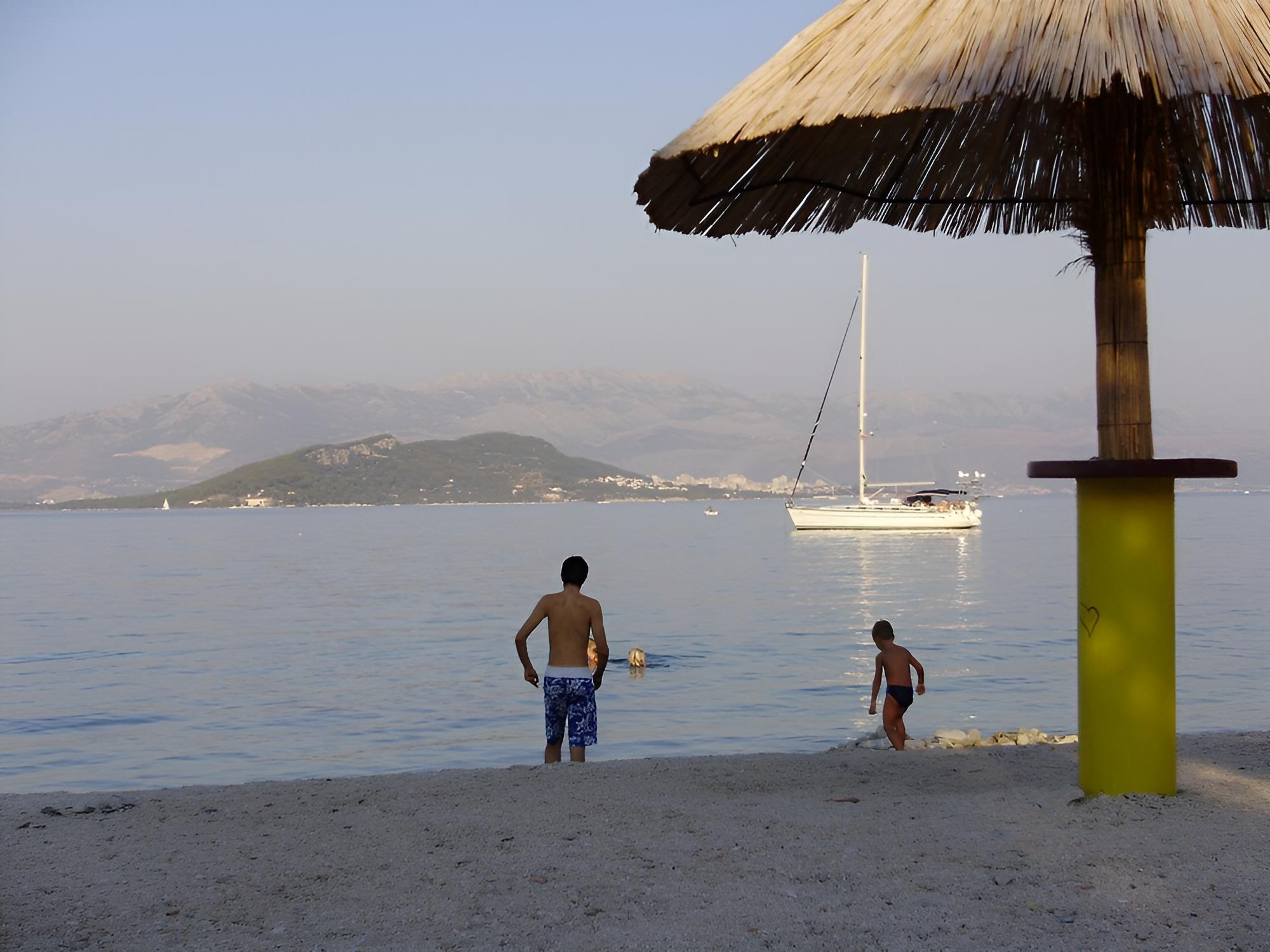 Boris - Close to the sea With Parking - H