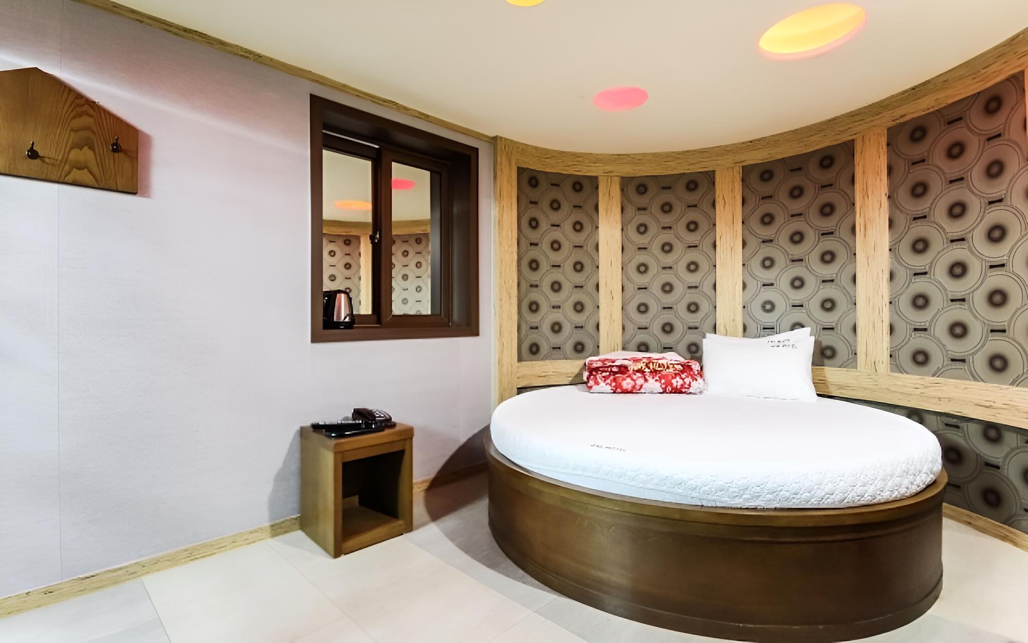 Jinju Rock Self Check-in Motel