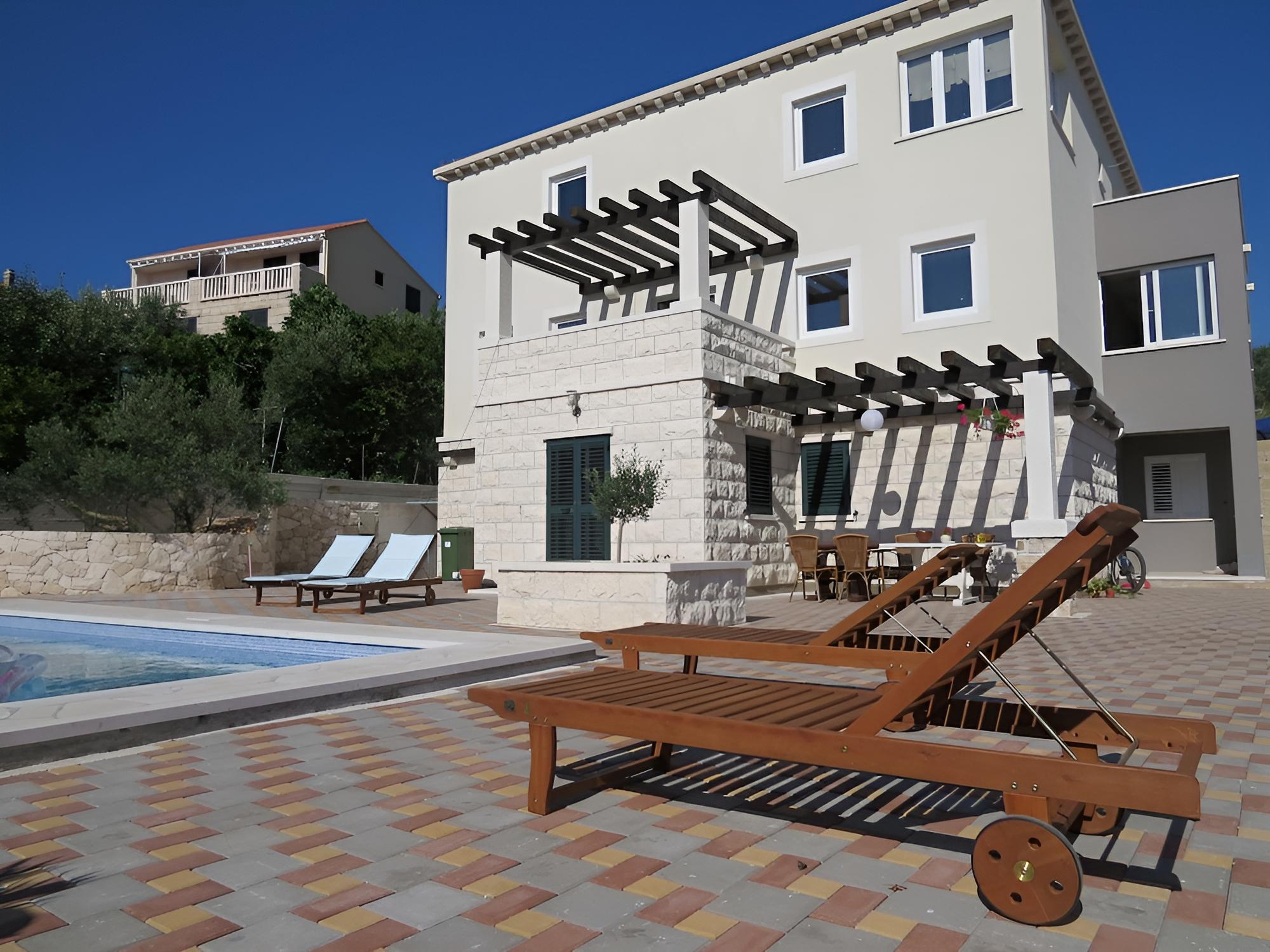 Sandra - With Swimming Pool - H view 2