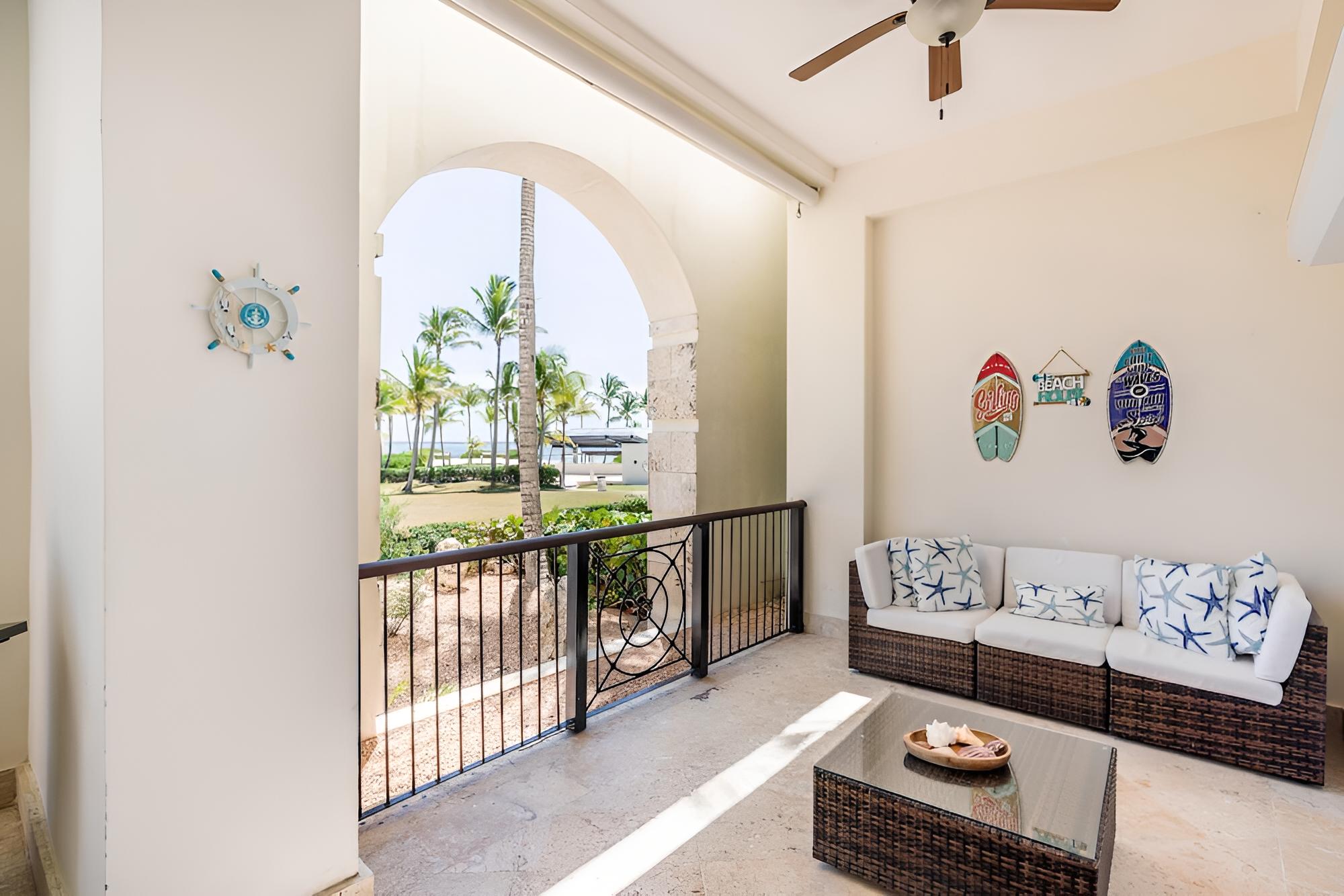 Beachfront w Direct Beach Access Private Jacuzzi